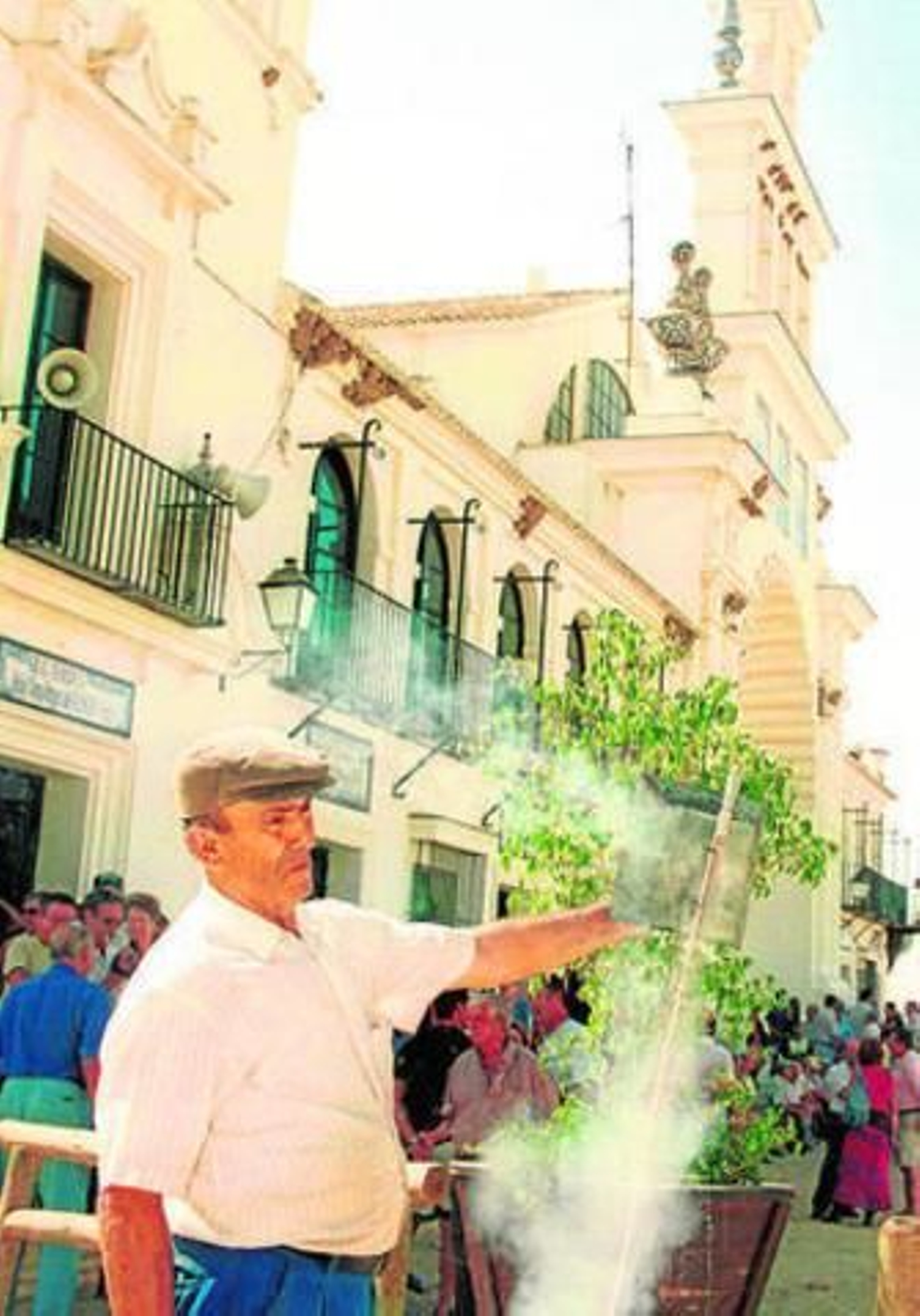 Lanzamiento de cohetes en la aldea del Rocío.