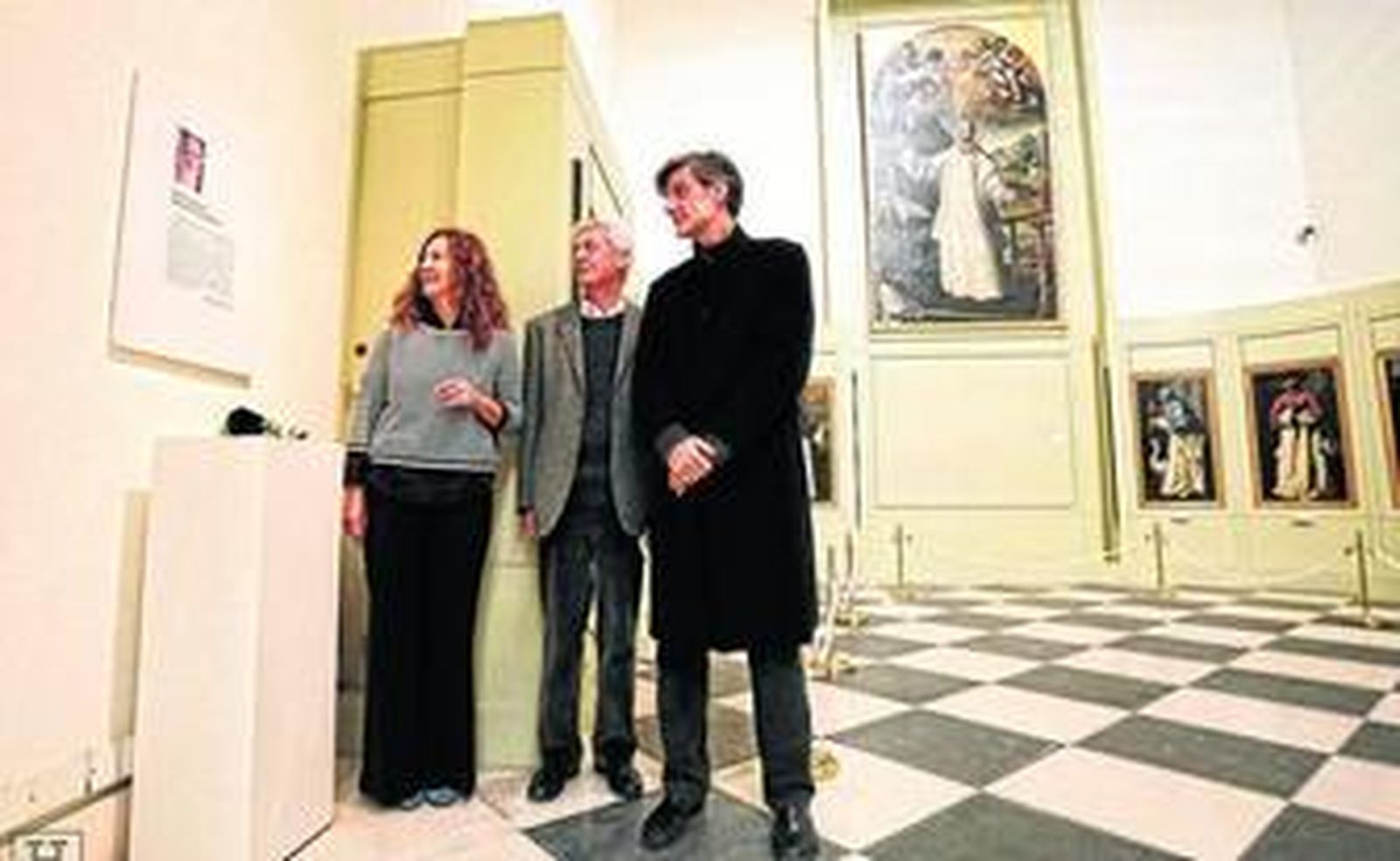 Remedios Palma, Juan Alonso de la Sierra y Manuel Ferrand, ante el texto de Gerardo Diego.