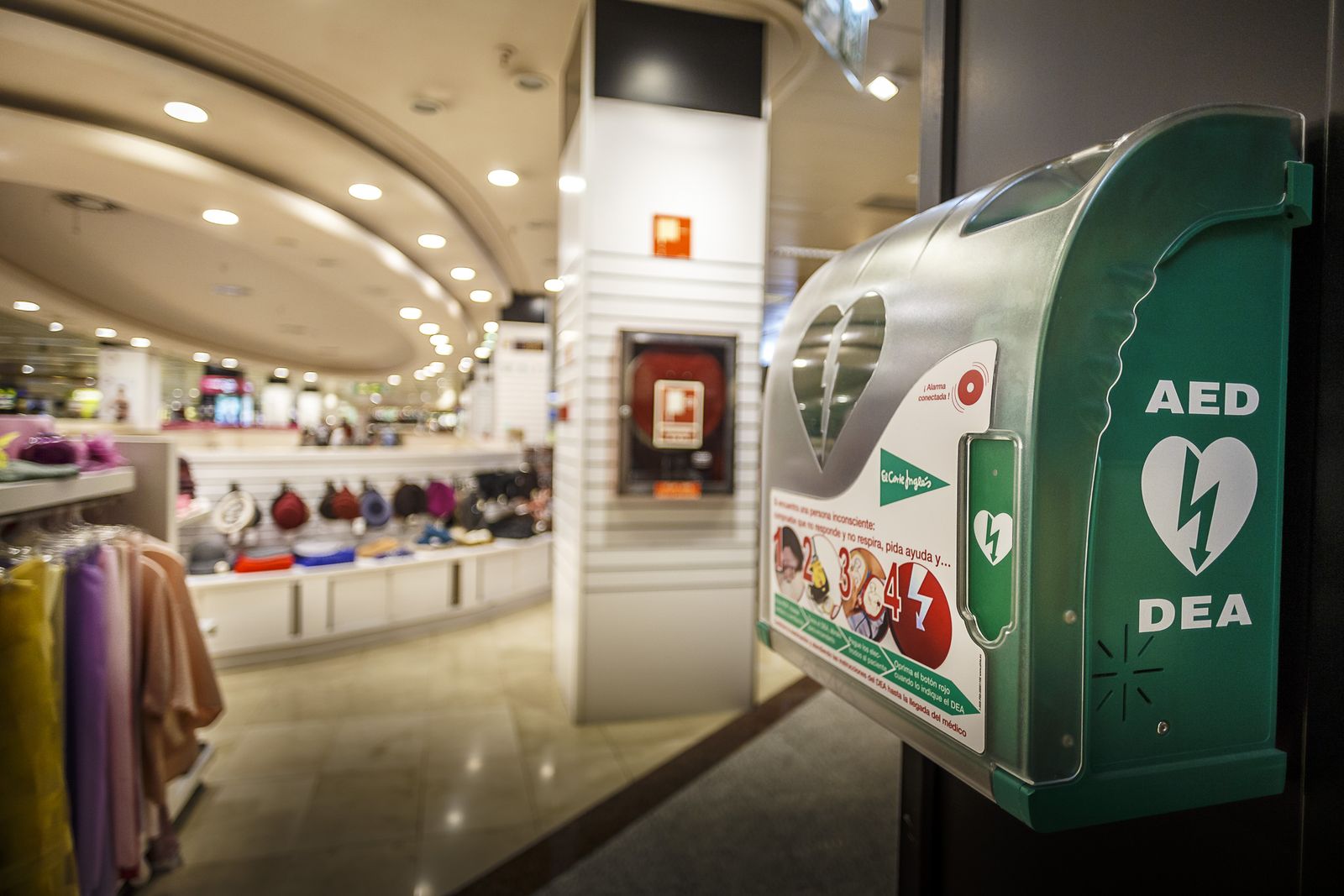 Un desfibrilador en un centro comercial de Cádiz.