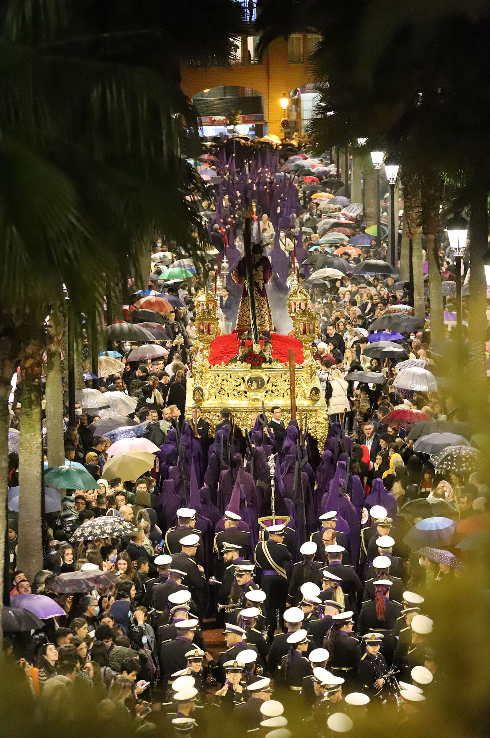 Imágenes de Pasión en su procesión por Huelva