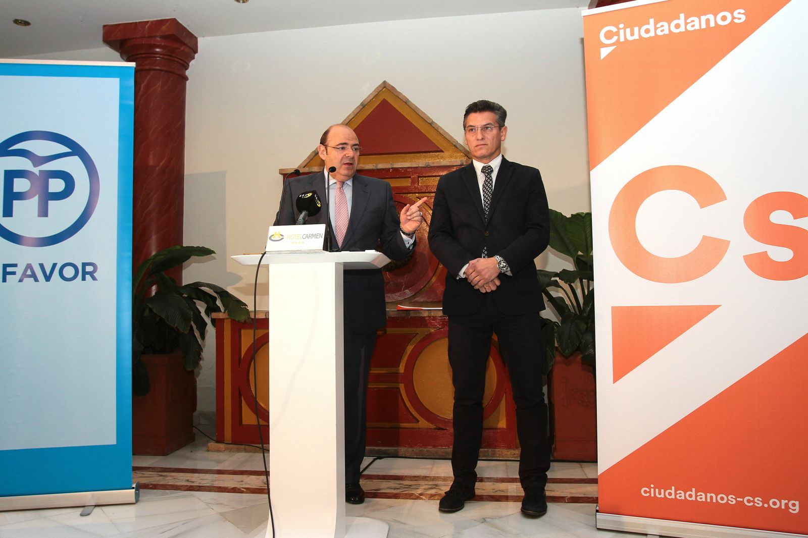 Luis Salvador pide a quienes pretenden ser alcaldes con su apoyo que no den nada por hecho