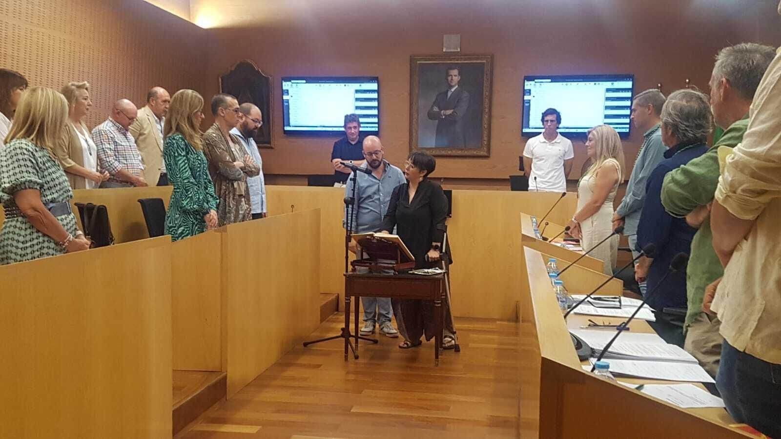 La nueva concejala Mónica Jiménez, durante su toma de posesión.