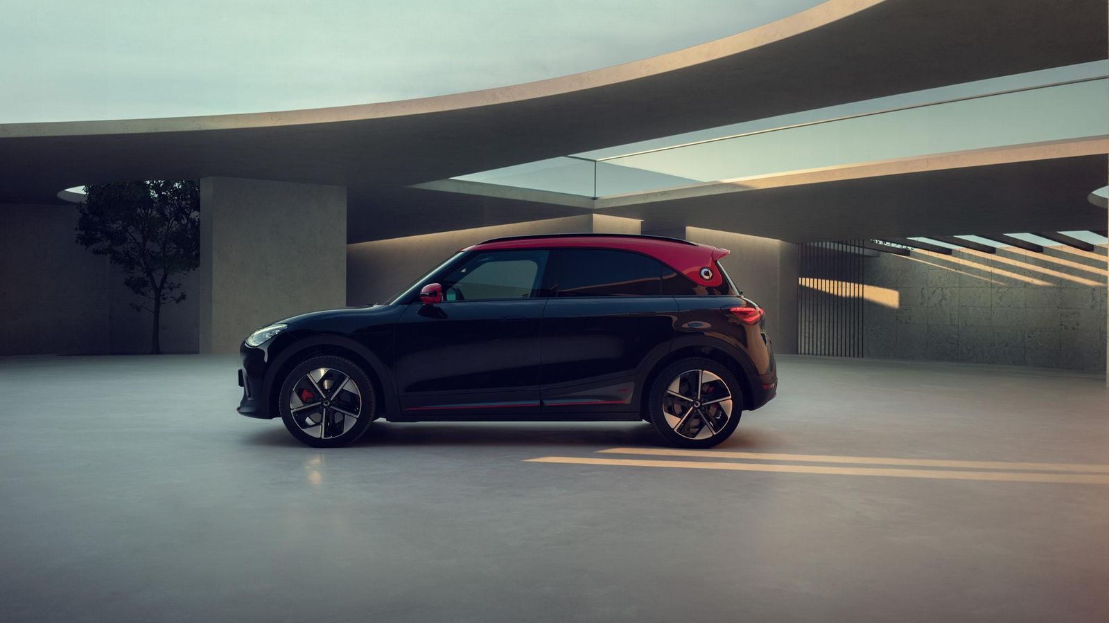 El Smart #1, que será un eléctrico con versiones muy potentes -lo que deja espacio para otras que pueden serlo menos-  tiene hasta una variante Brabus que puede competir, por prestaciones, con modelos mucho más grandes.