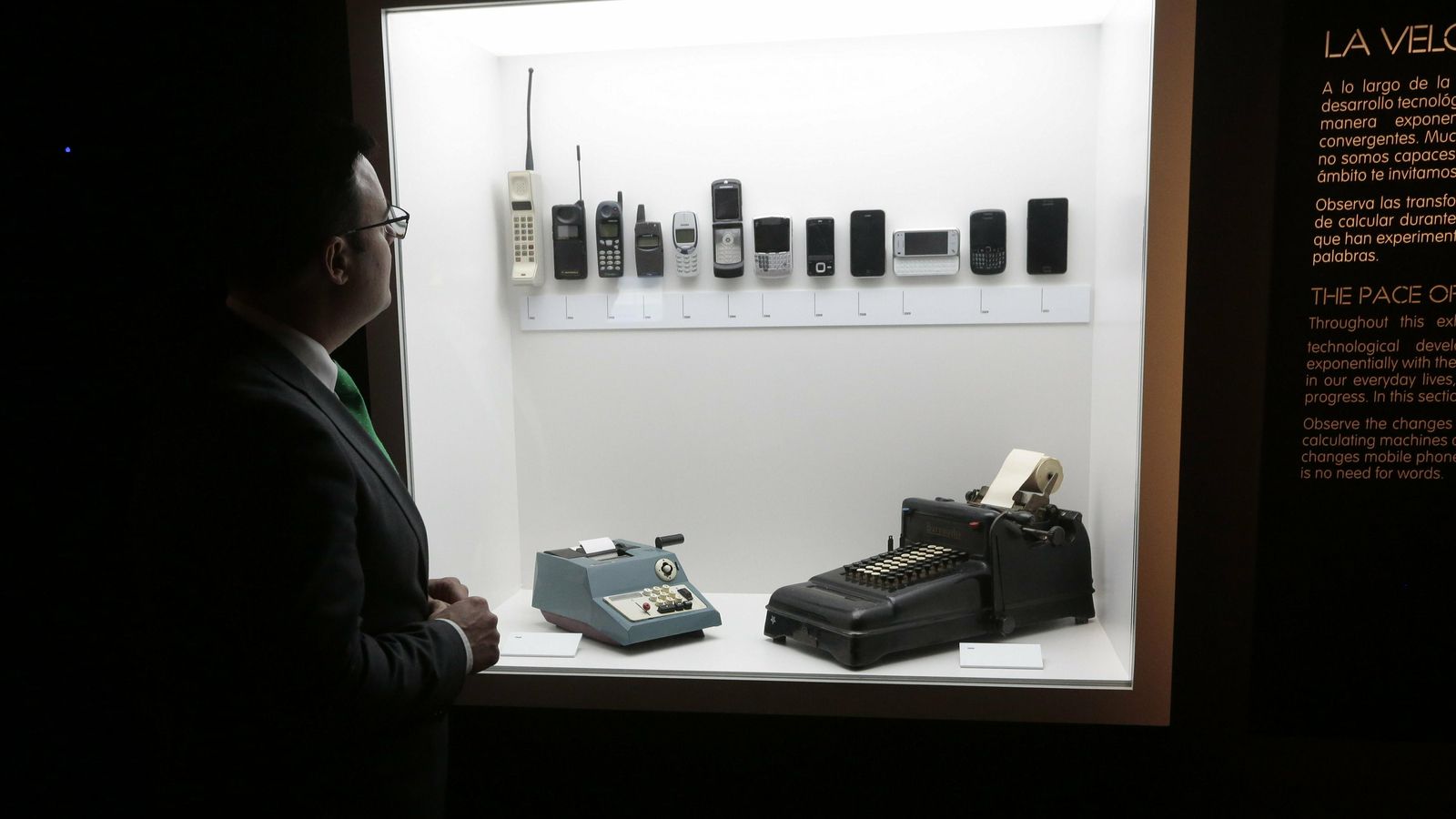 Las máquinas para calcular frente a la evolución de los móviles.