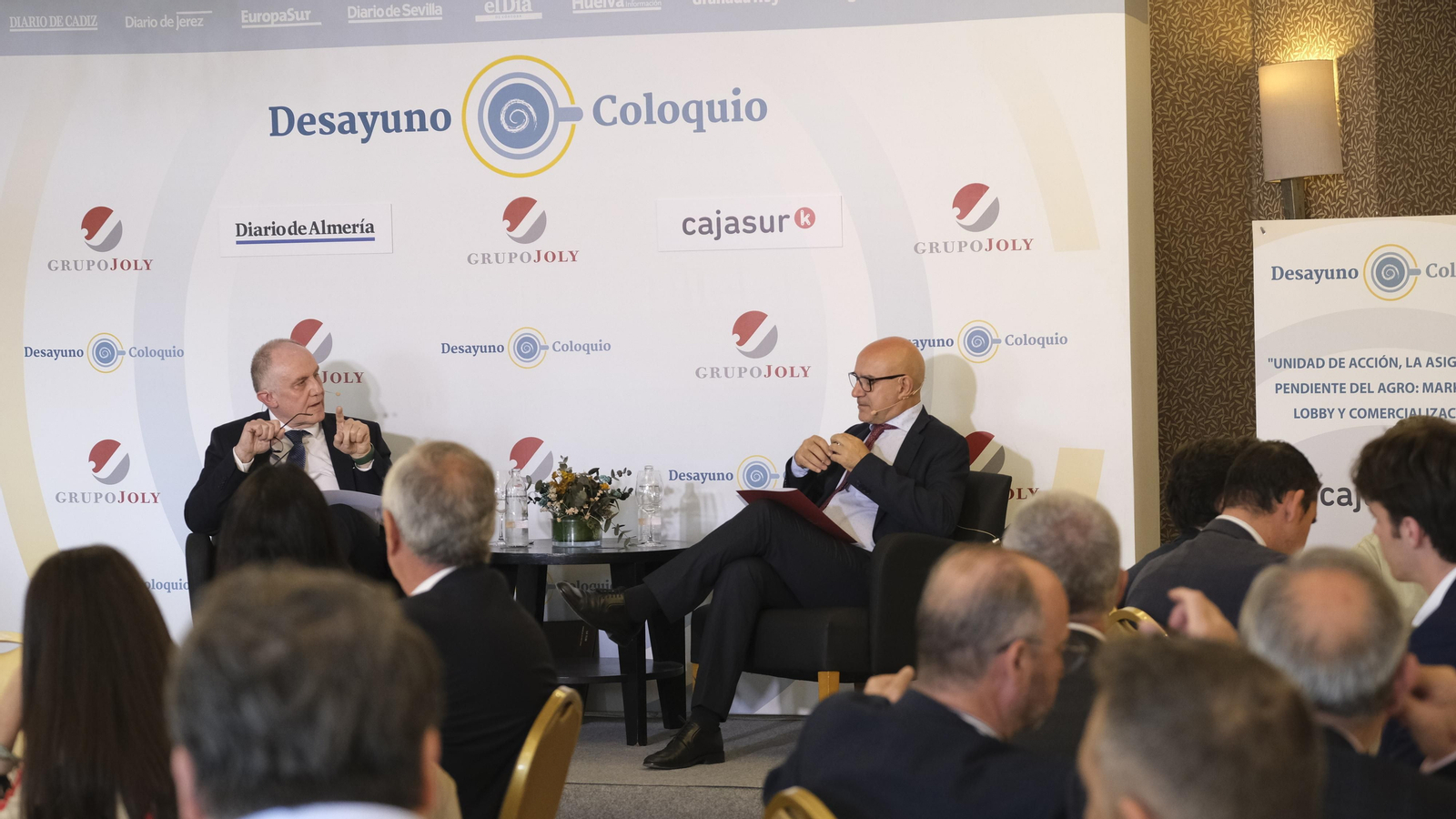 Desayuno coloquio de Grupo Joly y Cajasur, con la participación del ponente Enrique de los Ríos