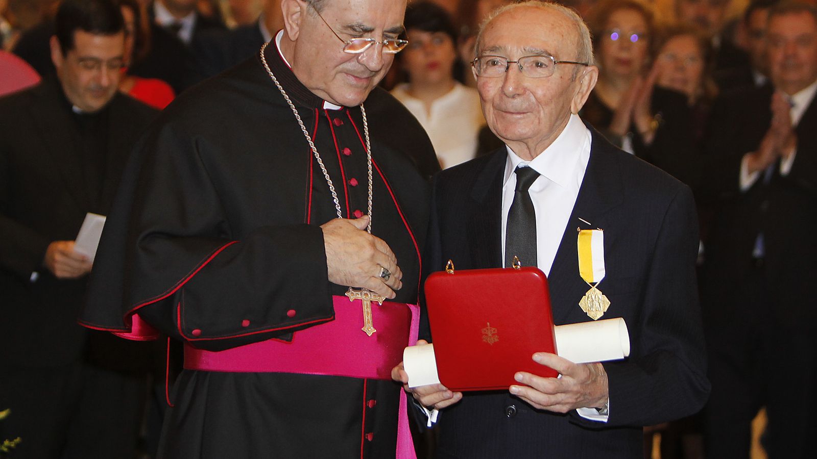 Monseñor Asenjo con Antonio Ríos.