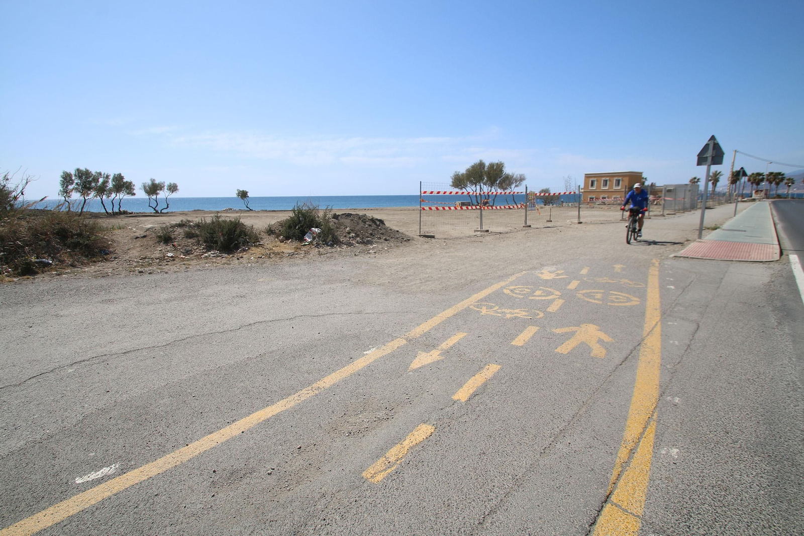 La ampliación del paseo marítimo se ha quedado mientras a la mitad, con la segunda fase paralizada
