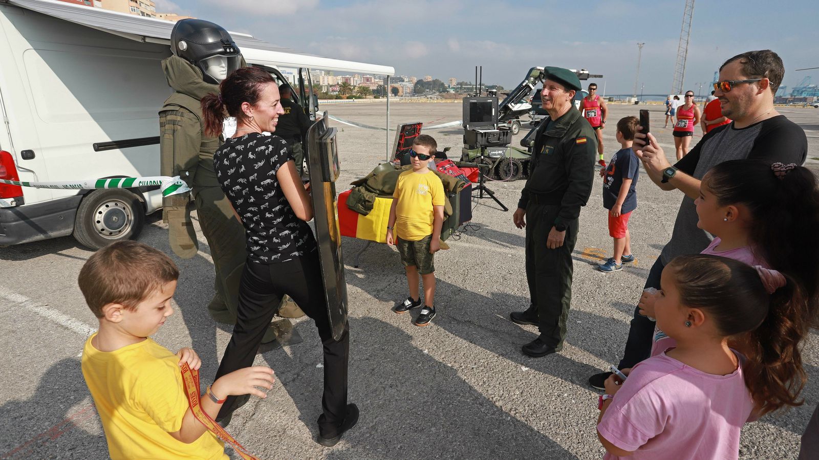Exhibición de medios de la Guardia Civil en el Llano Amarillo