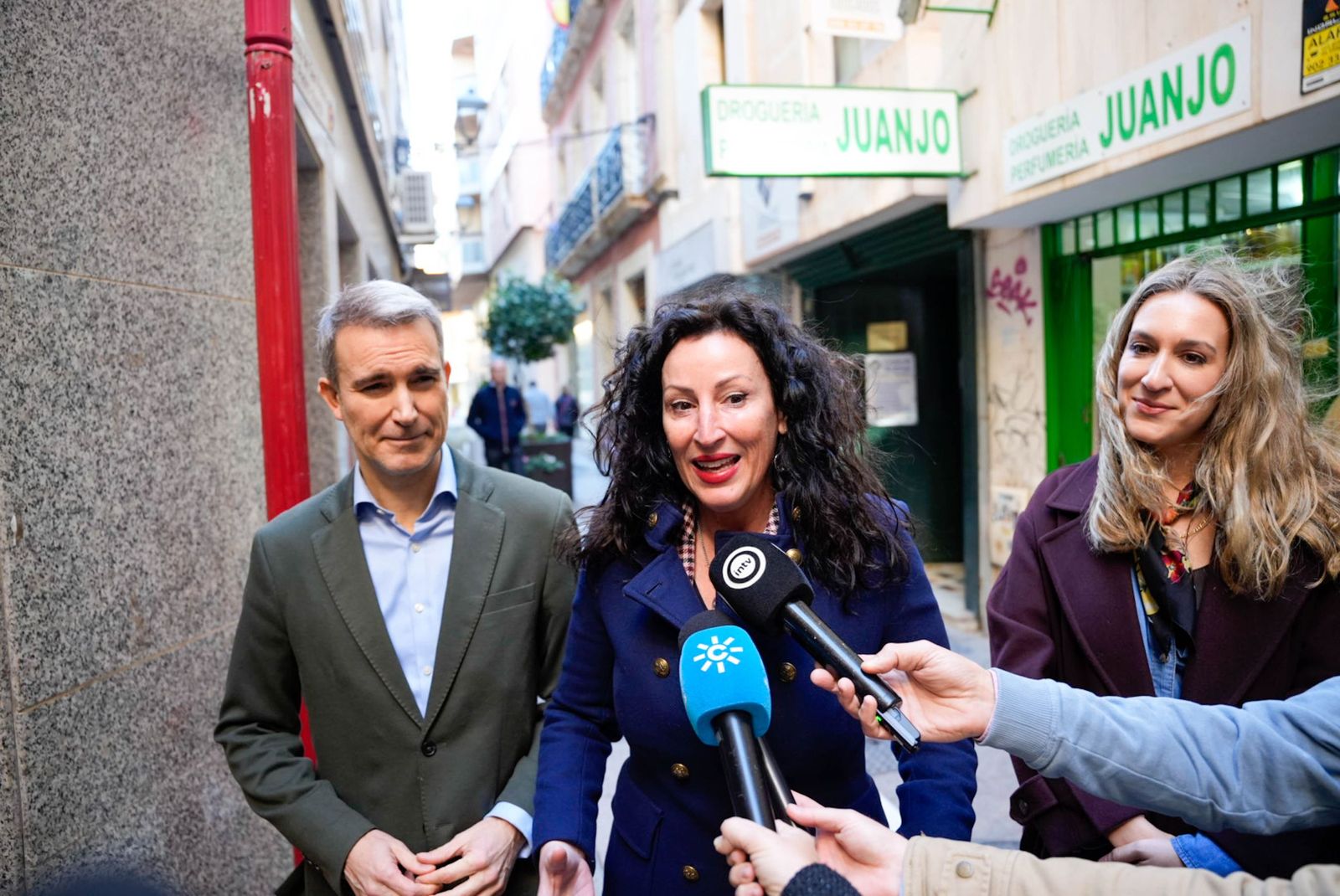 Un negocio familiar de Almería con más de medio siglo de historia es reconocido en el Día del Comercio