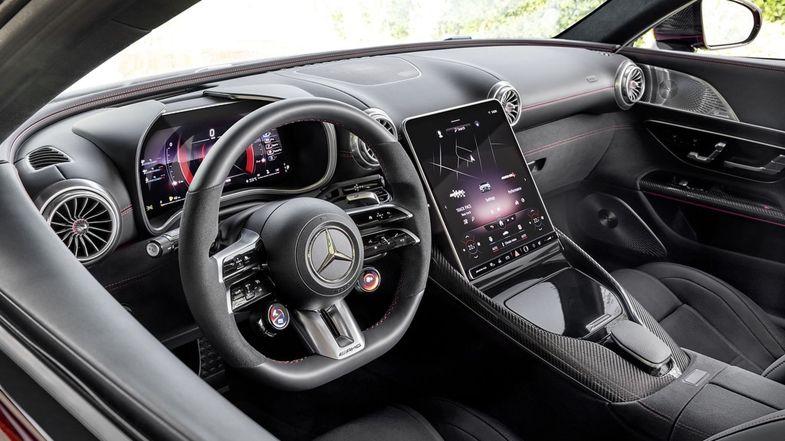 El diseño del interior es muy minimalista y en él destaca la pantalla que da soporte al sistema MBUX.