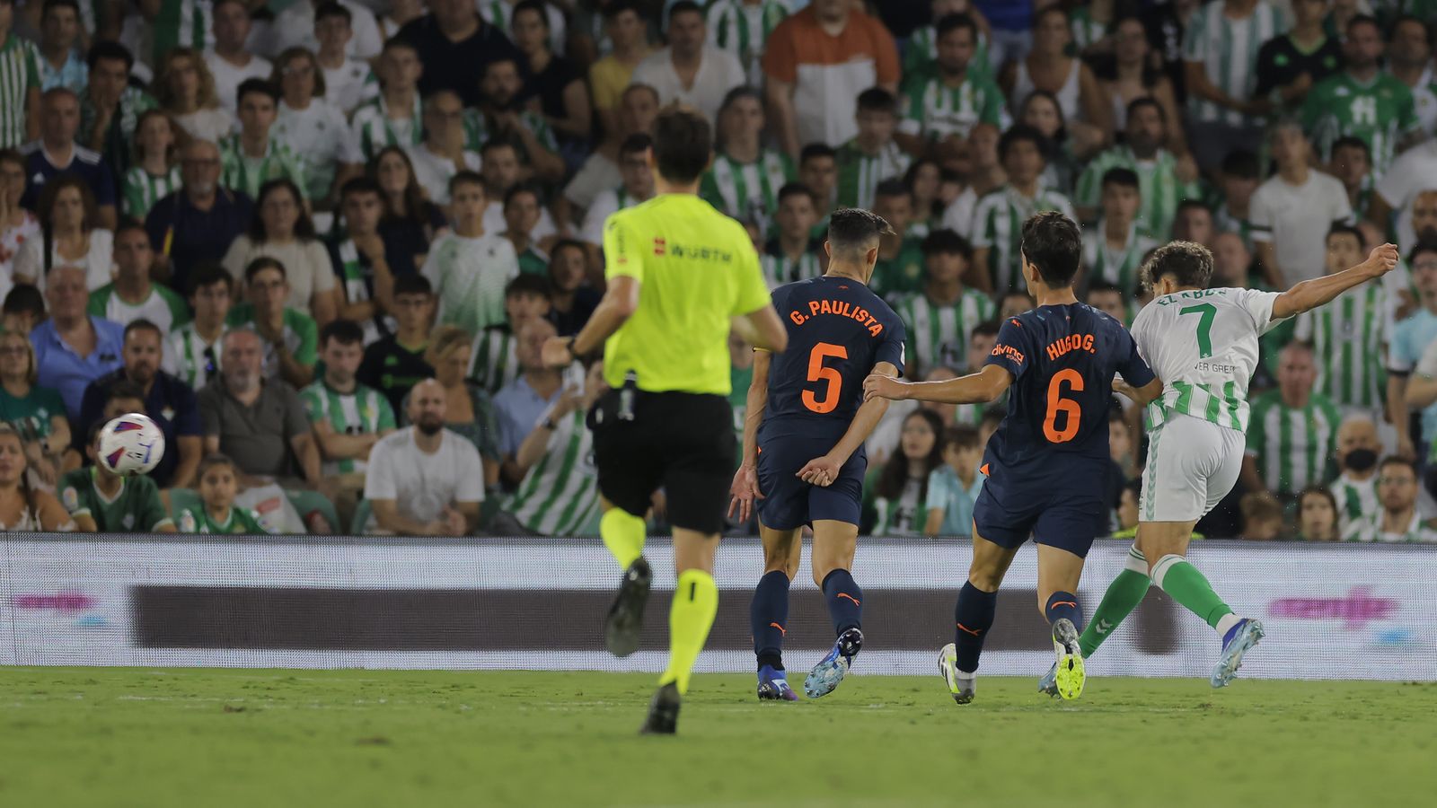 Abde dispara para ponerle la guinda a la reconciliación del Betis con el triunfo.