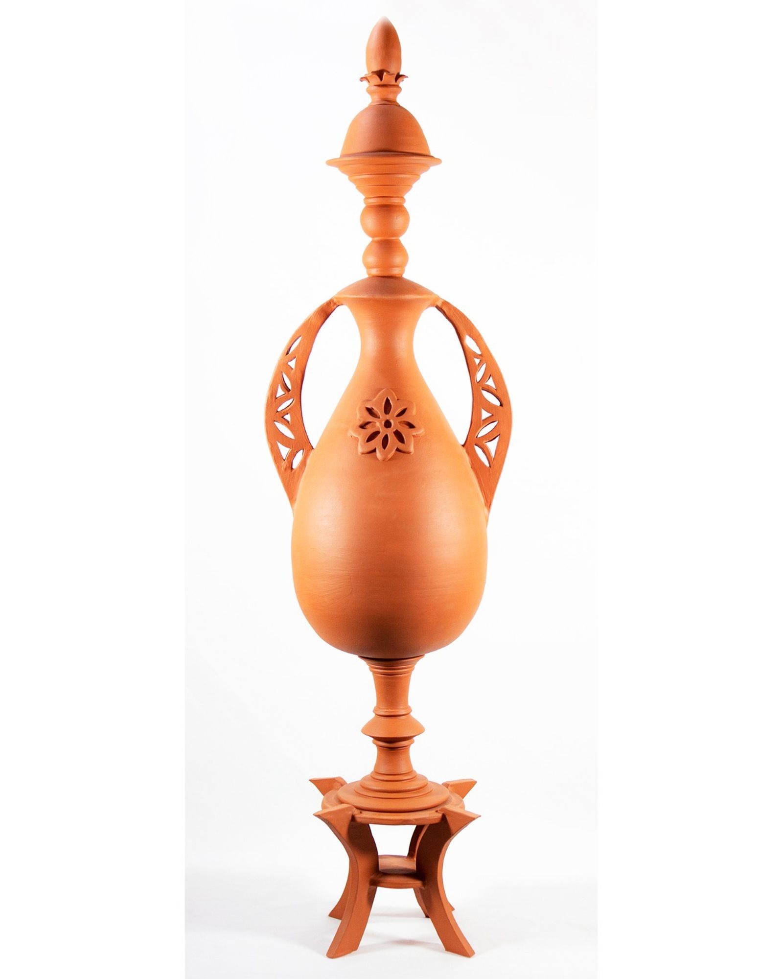 Primer premio de alfarería tradicional en bizcocho.