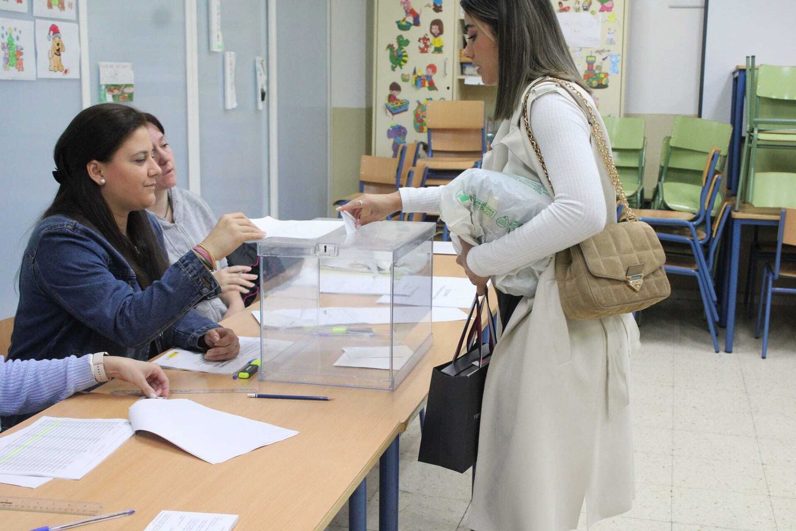 Fotos: así está votando Granada en el inicio de las elecciones municipales