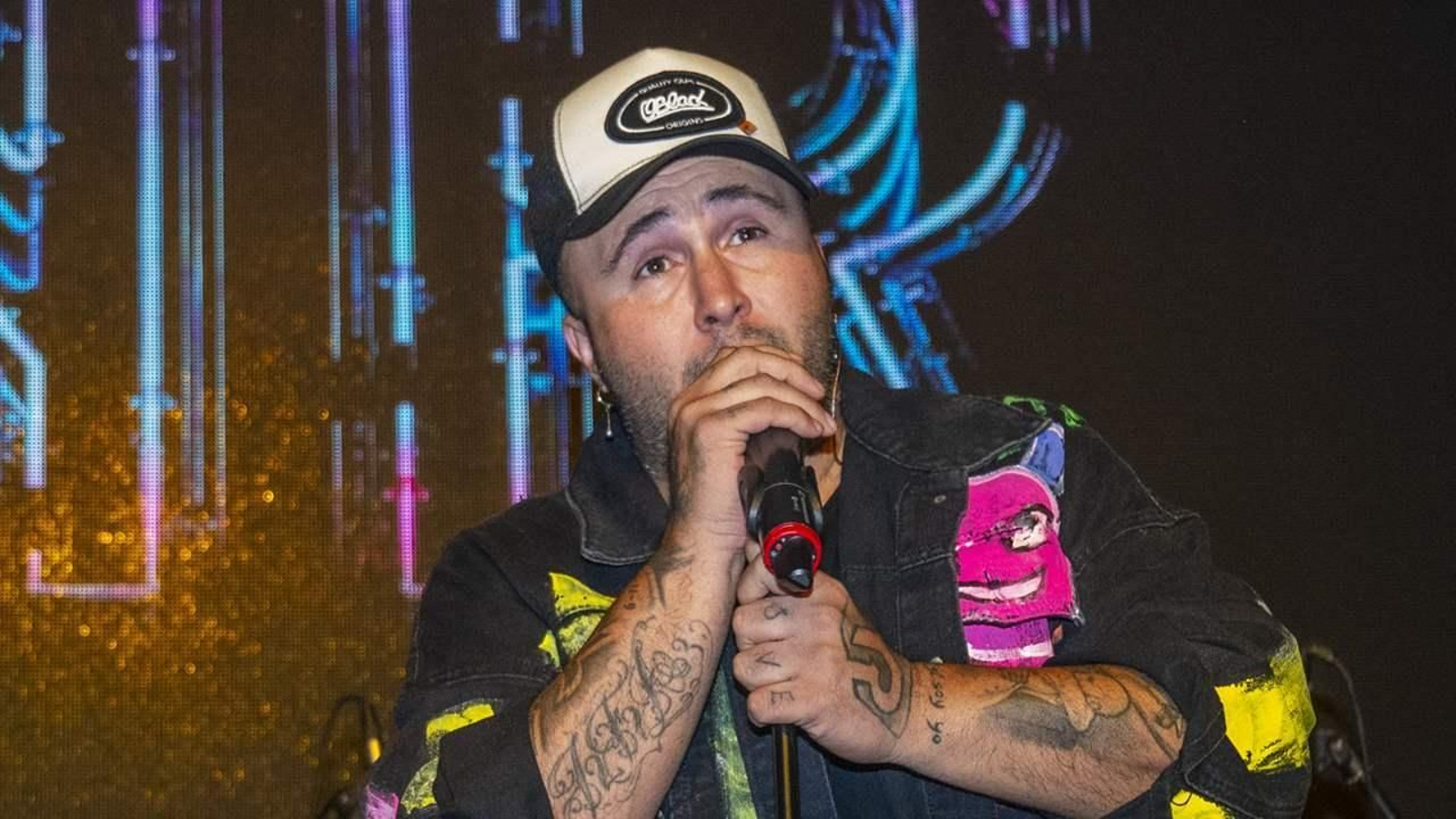 Primer plano de Kiko Rivera durante su recital por sus 10 años en la música, la noche del jueves en Sevilla.