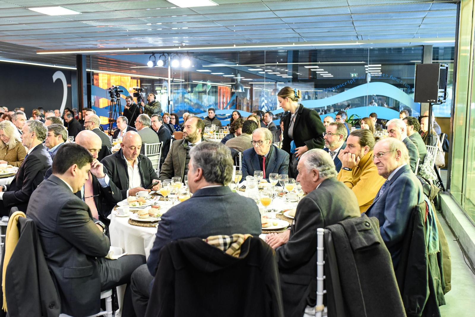 Imágenes de los asistentes al Desayuno Coloquio "Economía azul, claves para el desarrollo sostenible" organizado por el Grupo Joly