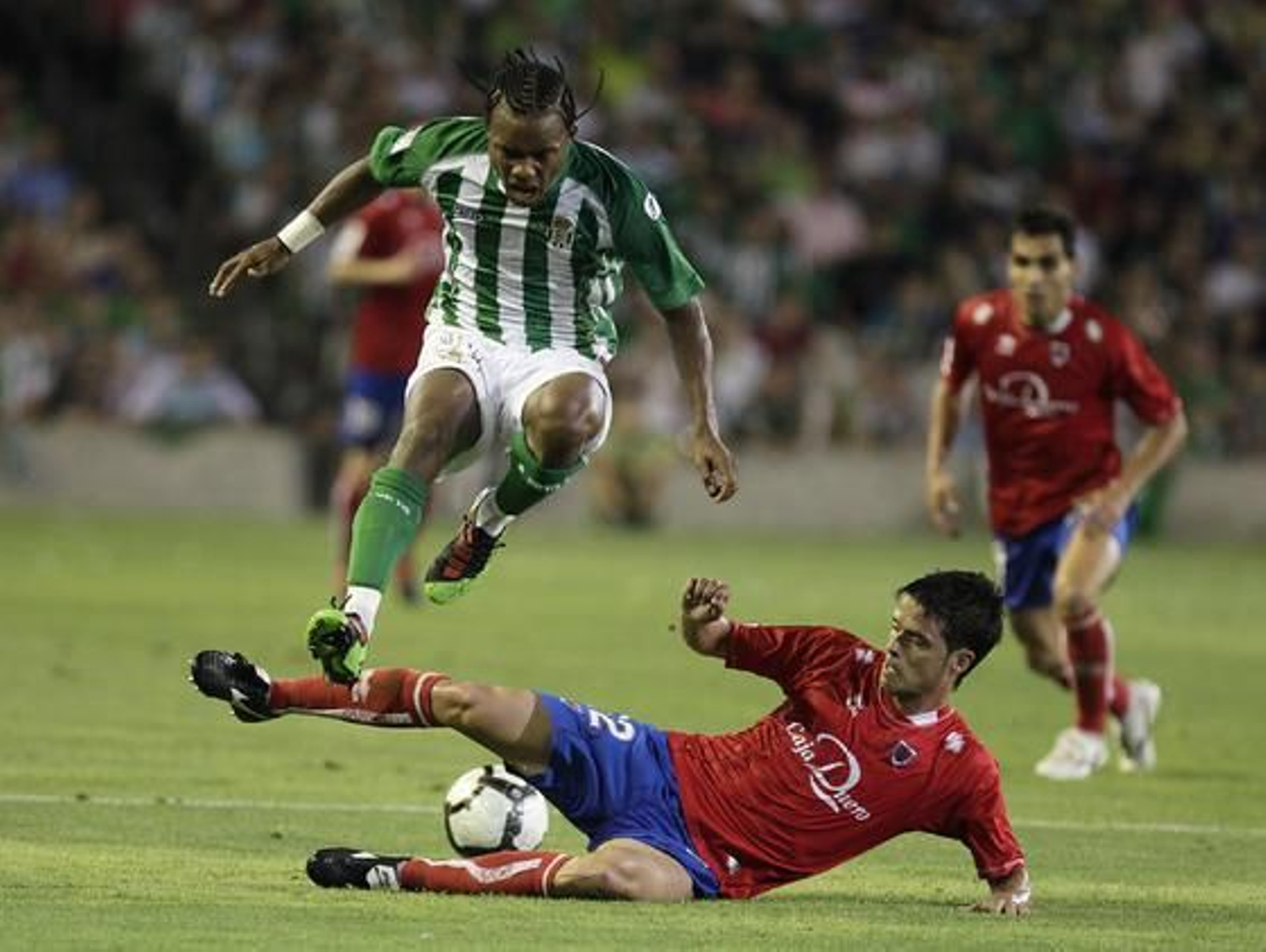 Pavone y Jonathan Pereira dan al Betis tres valiosos puntos para el ascenso.

Foto: Antonio Pizarro