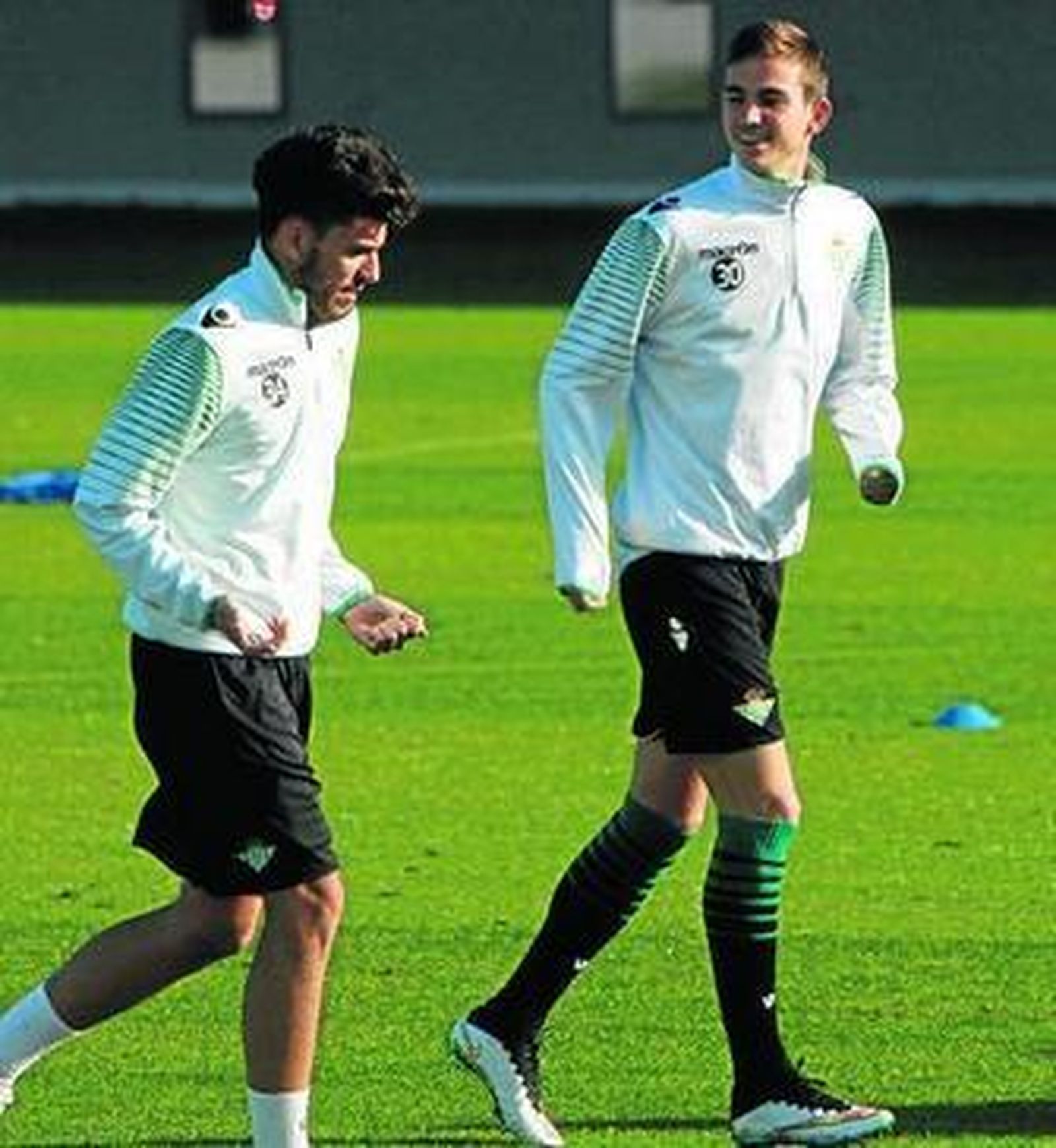 Dani Ceballos, junto a Fabián, en un entrenamiento.