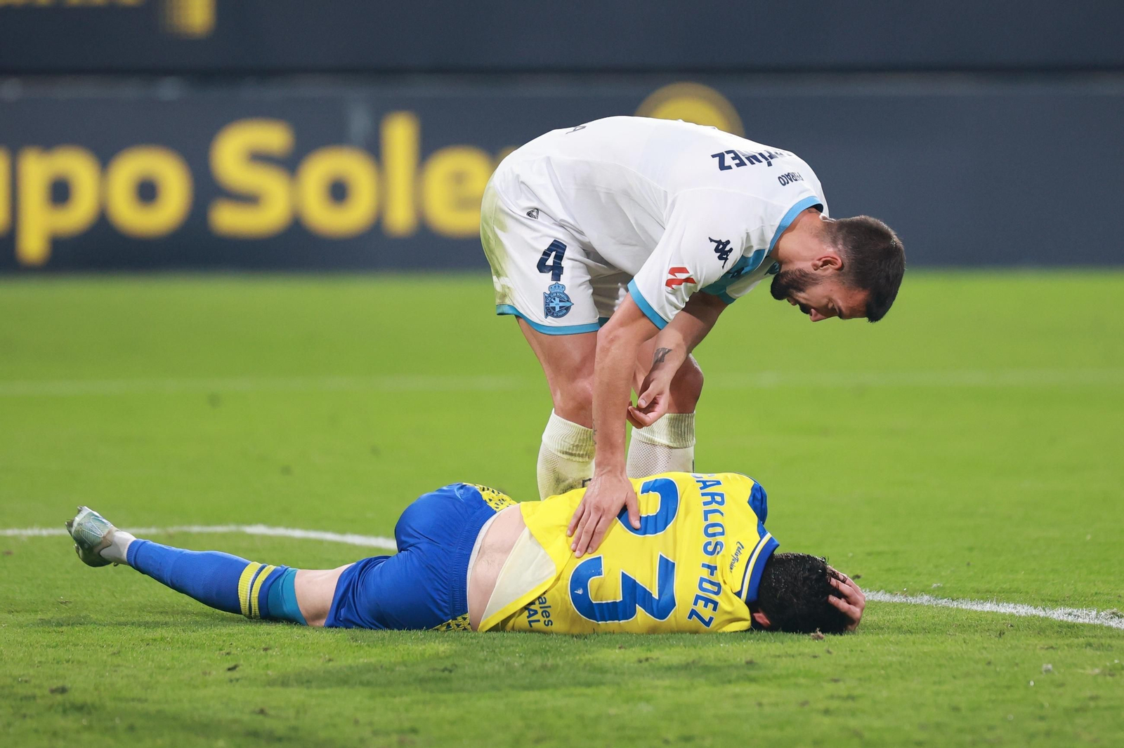 Búscate entre las imágenes del partido de fútbol entre Cádiz CF y Deportivo