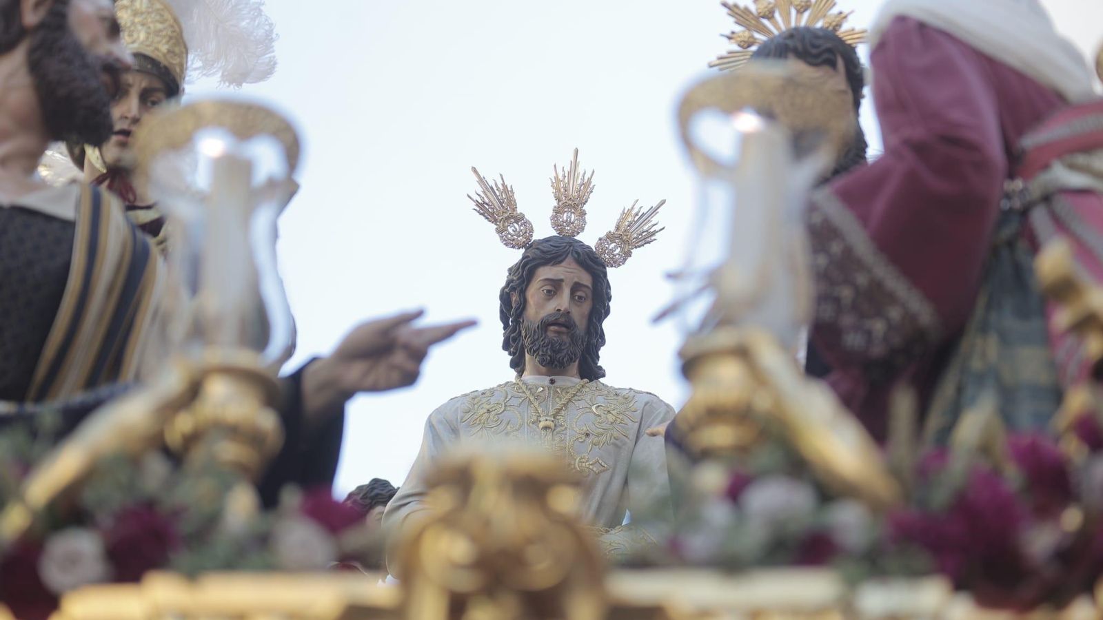 Salida del paso de misterio del Carmen Doloroso