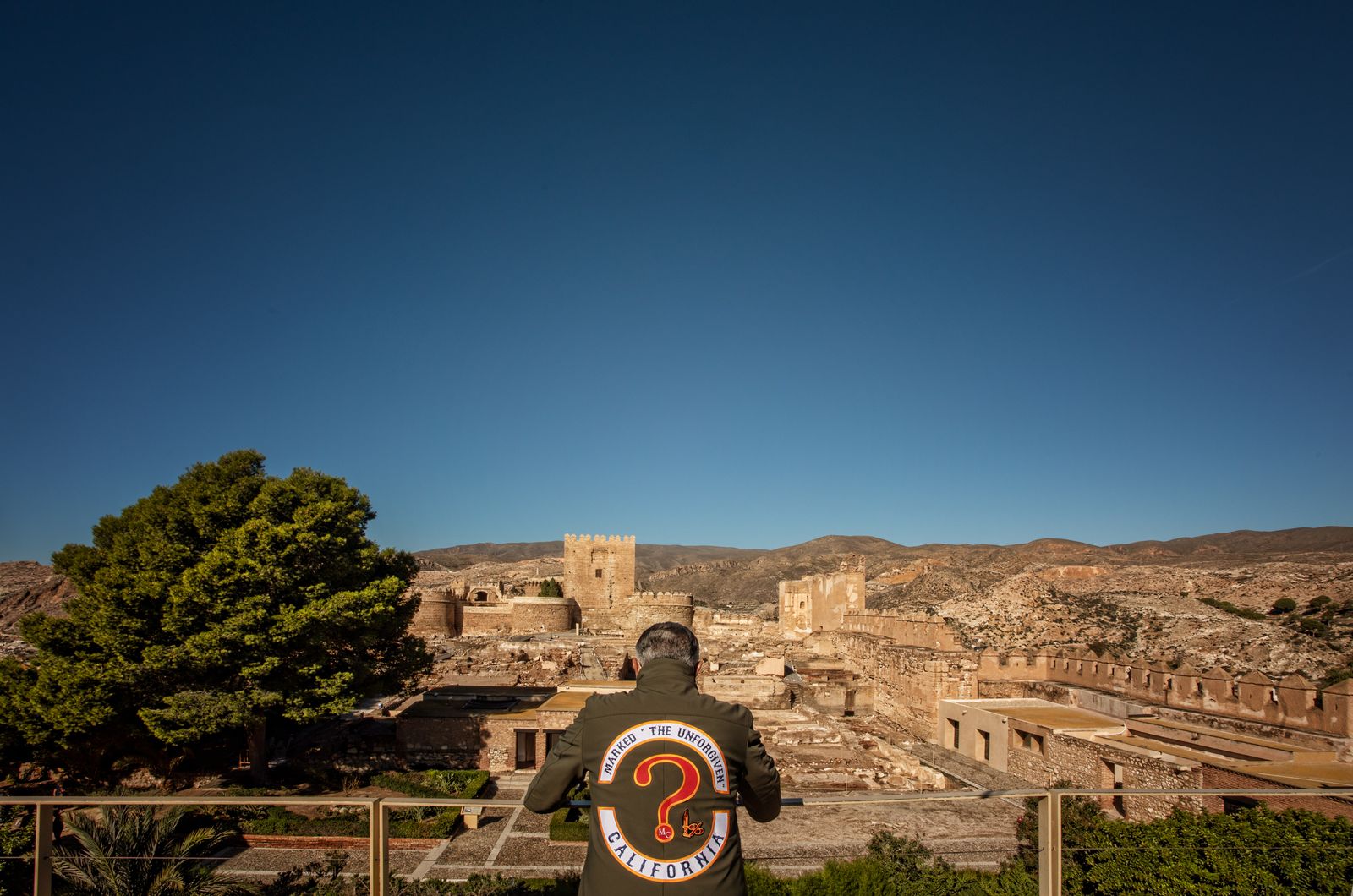 El expresidente de ‘Hells Angels’ en Ventura (California), George Christie durante una visita a la Alcazaba.