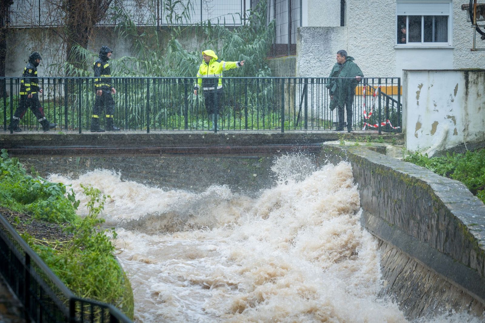 Imagen del río Ubrique a su paso por la localidad, en la que causó destrozos importantes.