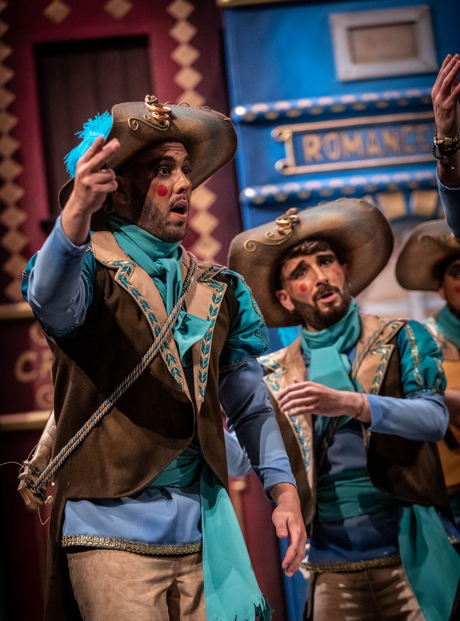 La comparsa '¿Te lo cuento o te la canto?' cerro la sesión