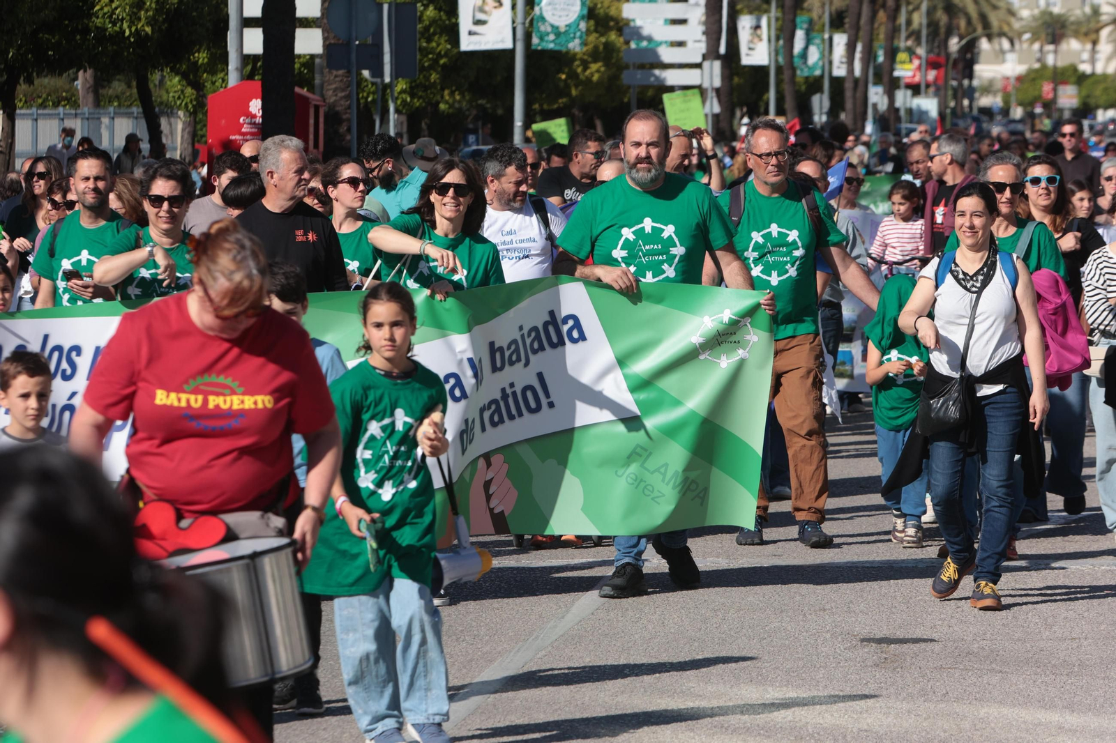 Manifestación por la Escuela Pública por las calle de Jerez