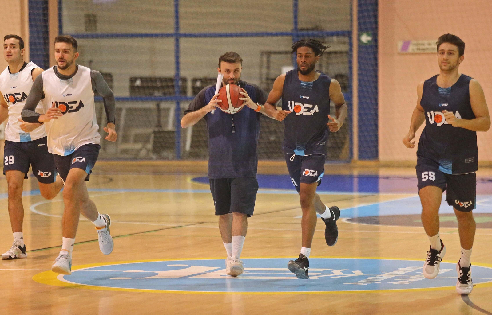 Fotos del primer entrenamiento de Miki Ortega al frente de Udea