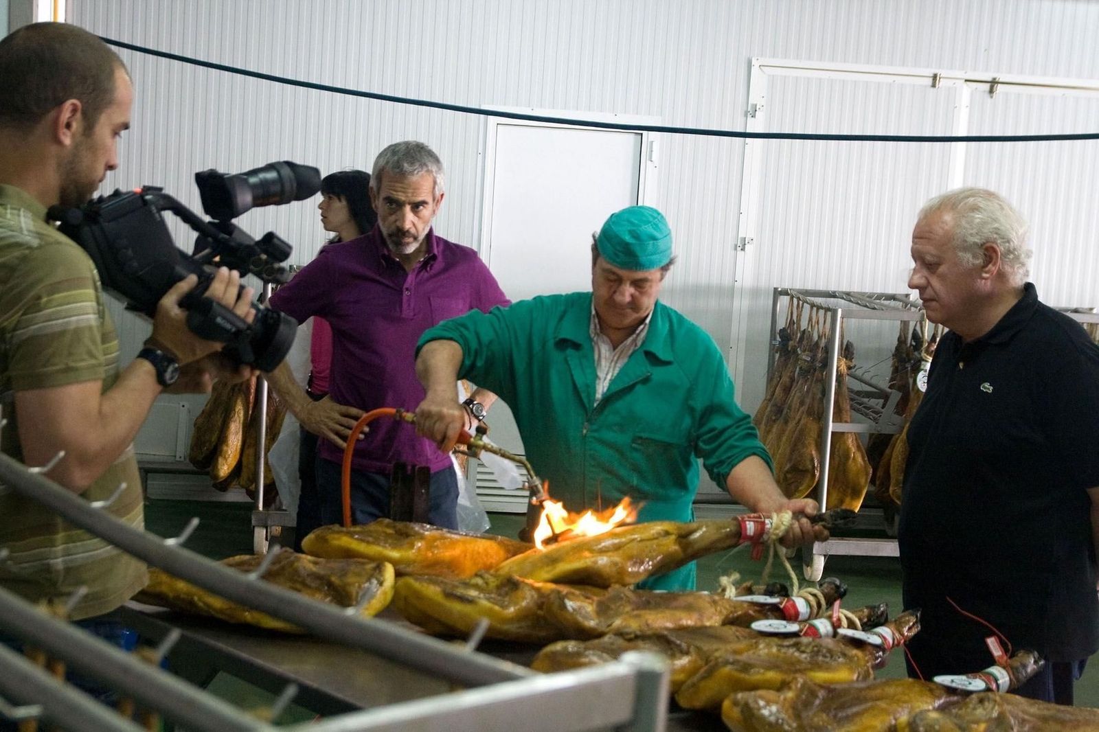 Imanol Arias y Juan Echanove en un secadero onubense de jamones en 'Un país para comérselo'