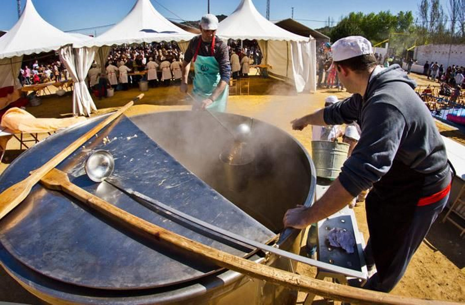 El mayor cocido del mundo lo hacen en Jabugo este próximo fin de semana