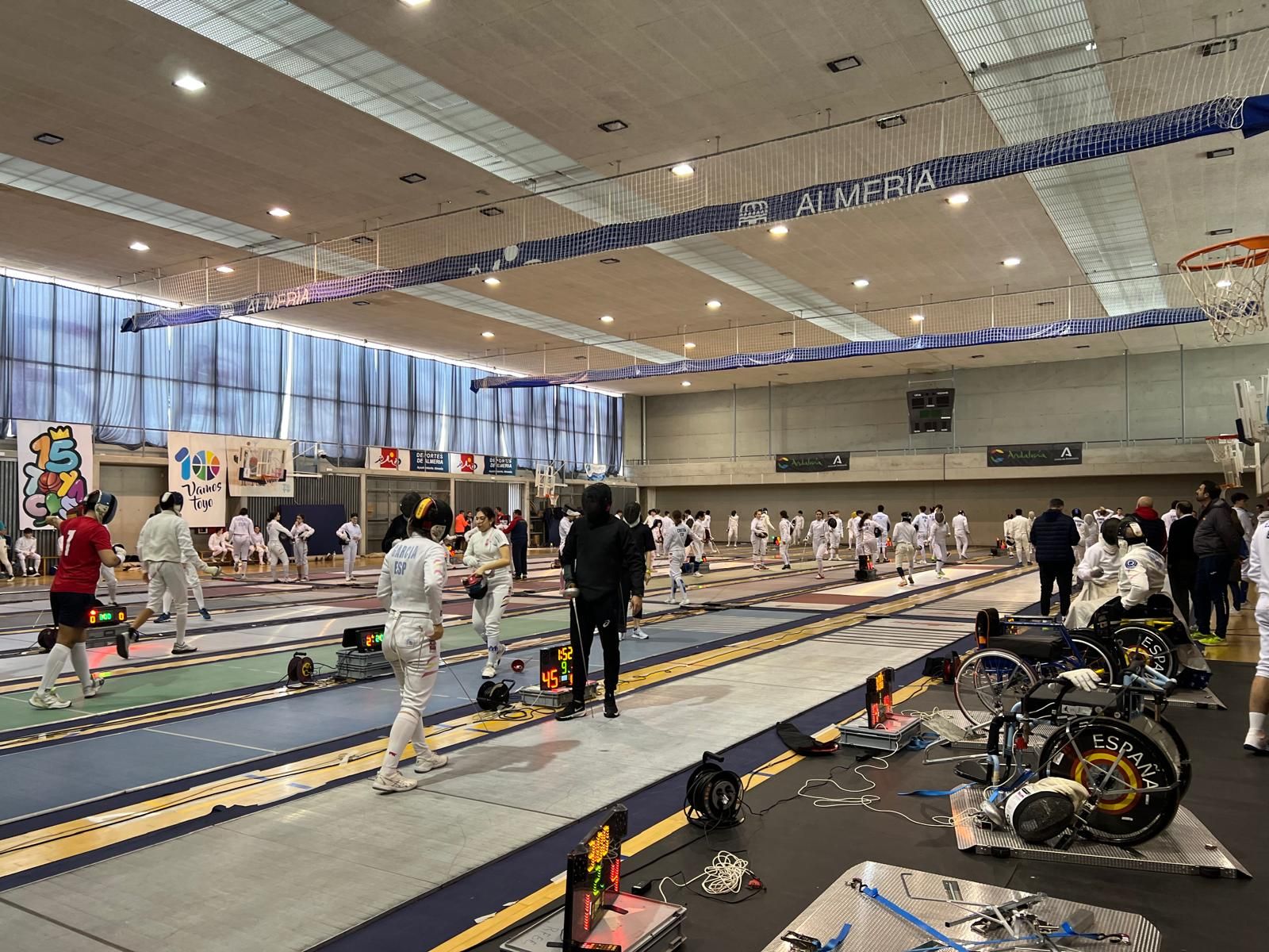 El pabellón de El Toyo se ha convertido en una incubadora de esgrimistas de élite