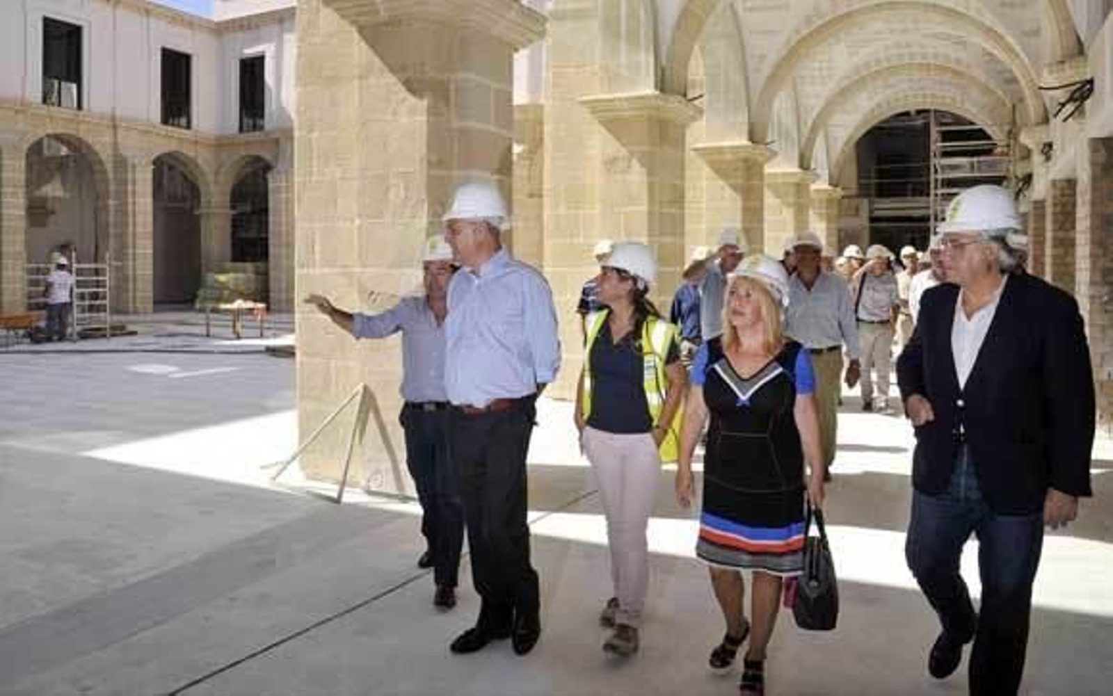 El delegado de Zona Franca y la alcaldesa de Jerez visitan las obras de rehabilitación del convento de San Agustín