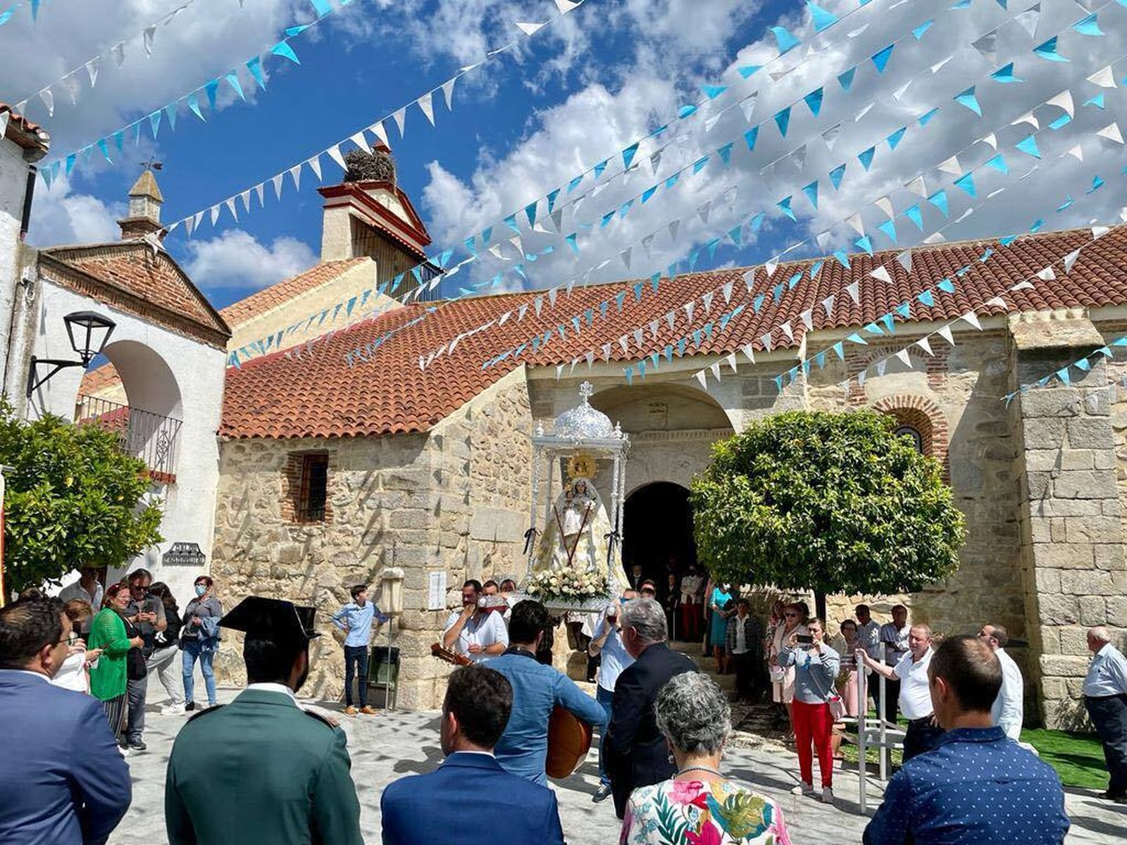 Los Pedroches celebra el Lunes de Pascua entre hornazos, mozas y quintos
