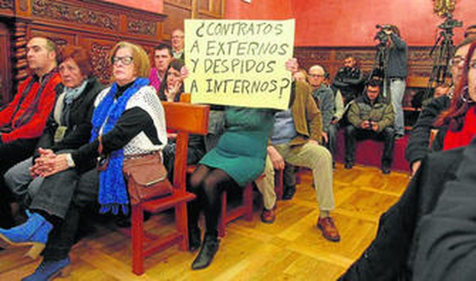 Protesta en el Pleno contra el Expediente de Regulación de Empleo.