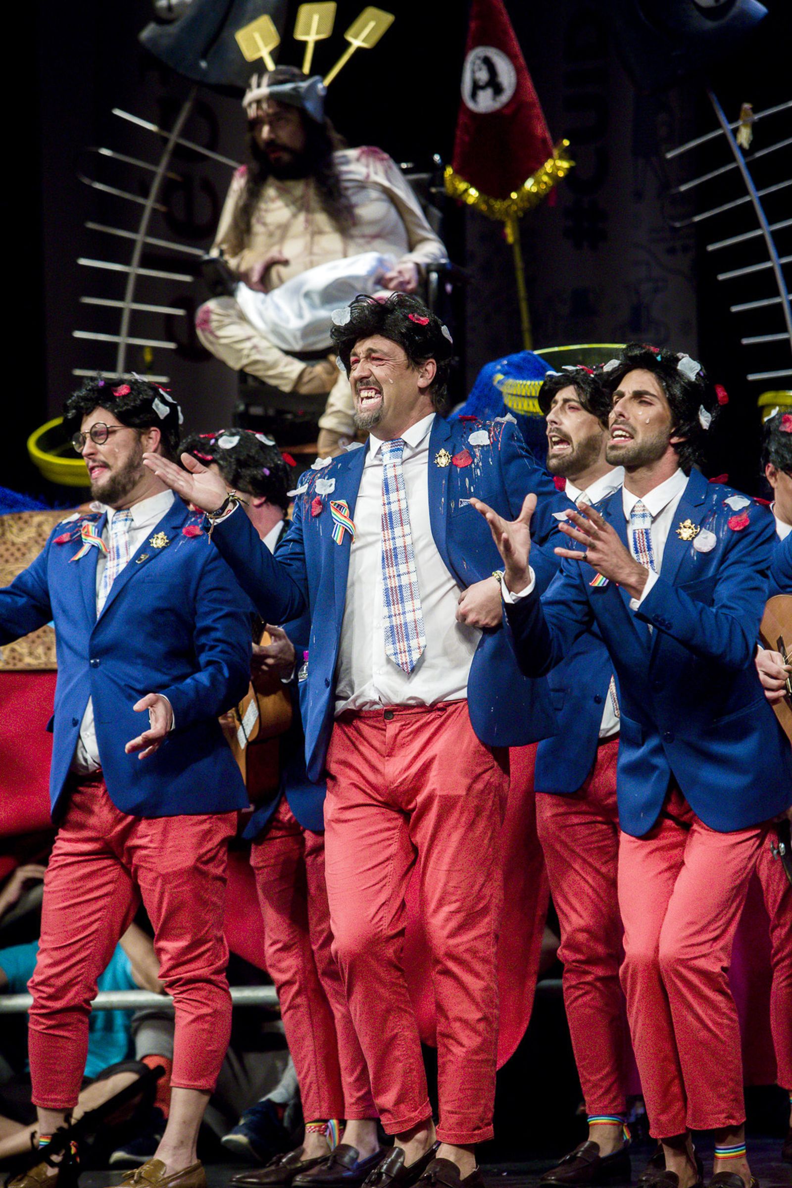 Chirigota Aquí estamos de paso.