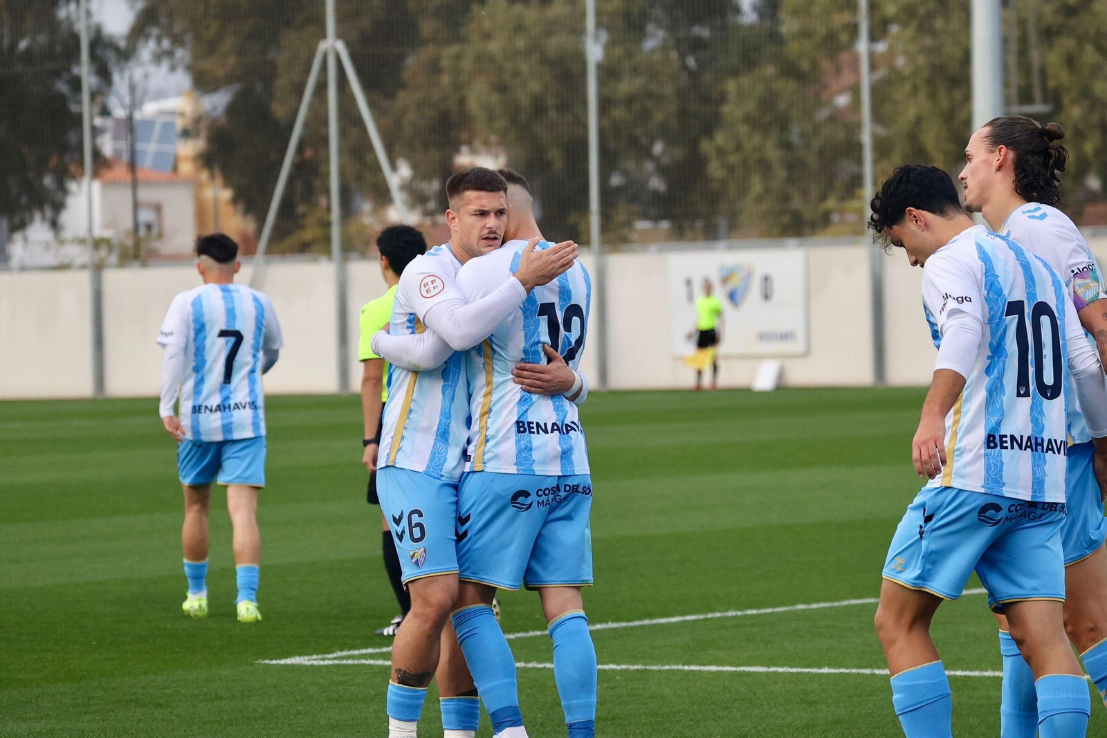 El Atlético Malagueño se da un festión ante el Porcuna para seguir líder (5-0)