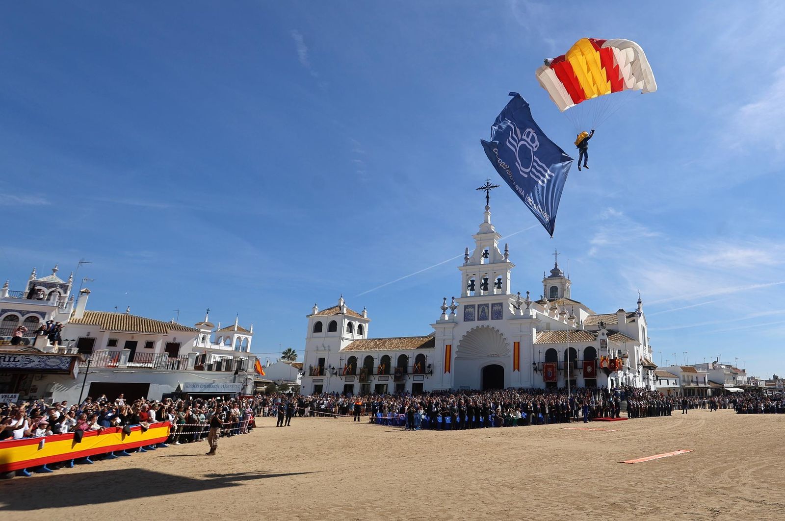 Imágenes del acto de Juramento o Promesa de Fidelidad a la Bandera Nacional en El Rocío