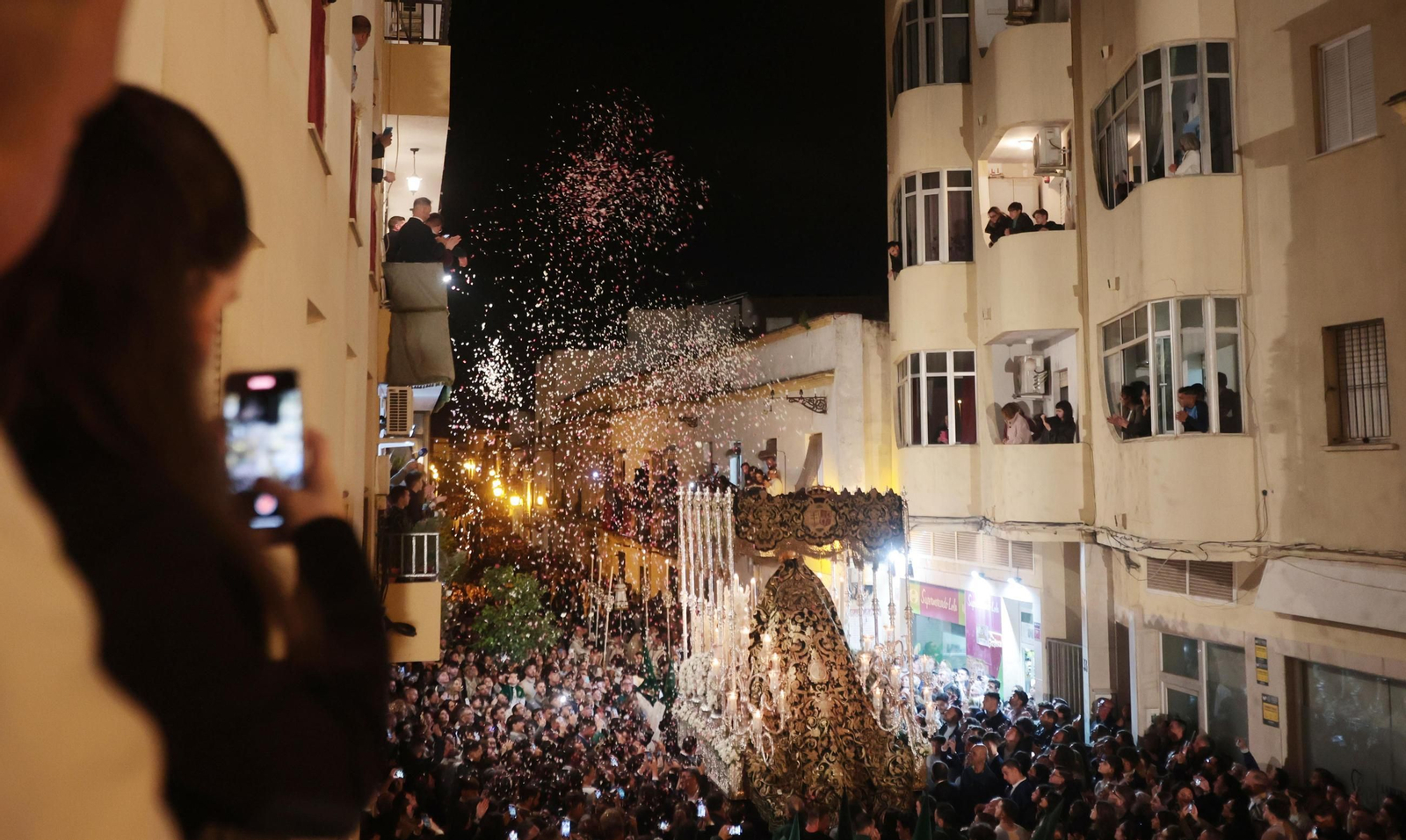 Imágenes de las Hermandades de la madrugada del Viernes Santo en Jerez 2025
