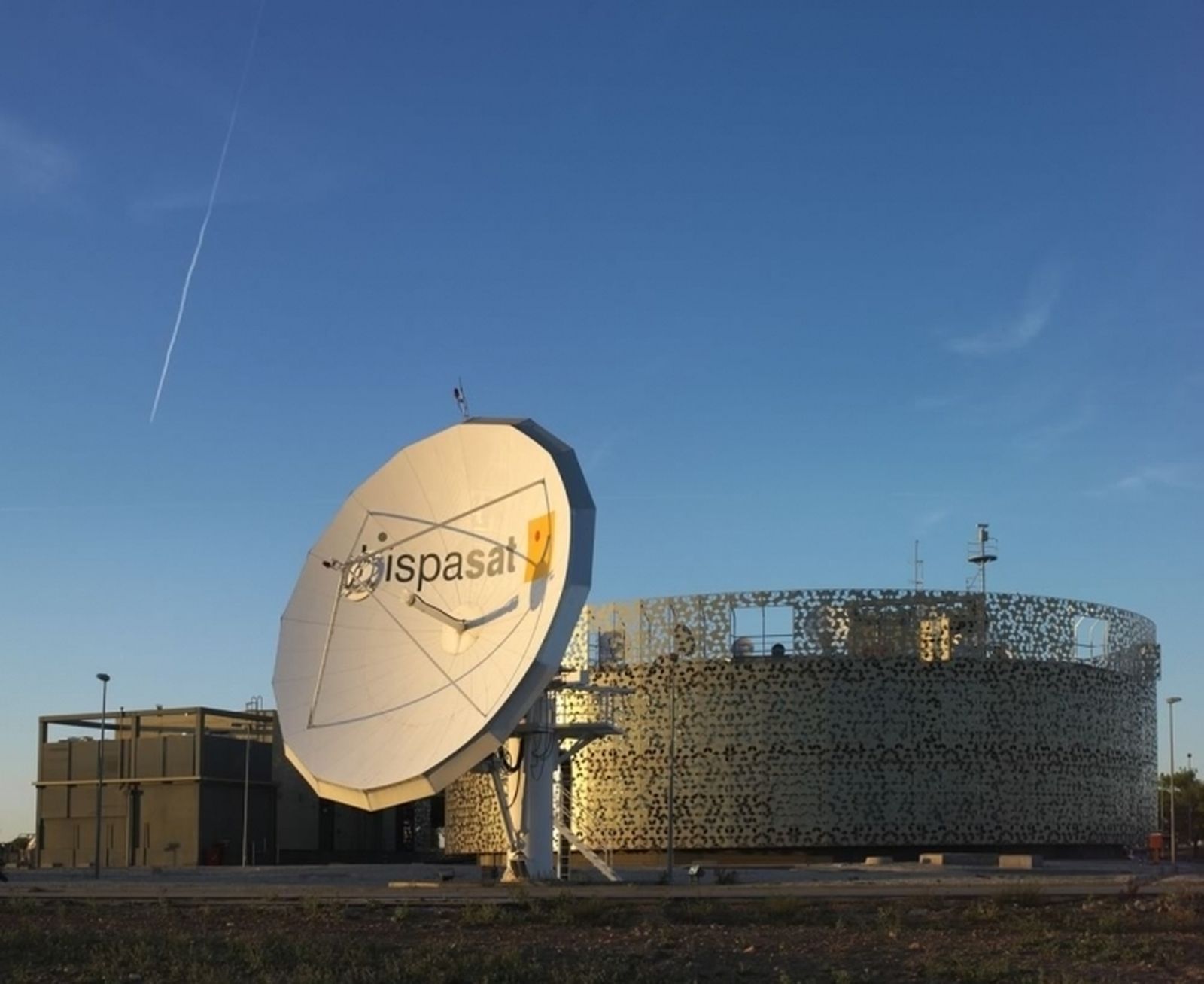 Instalaciones del centro de control de satélites de Hispasat.