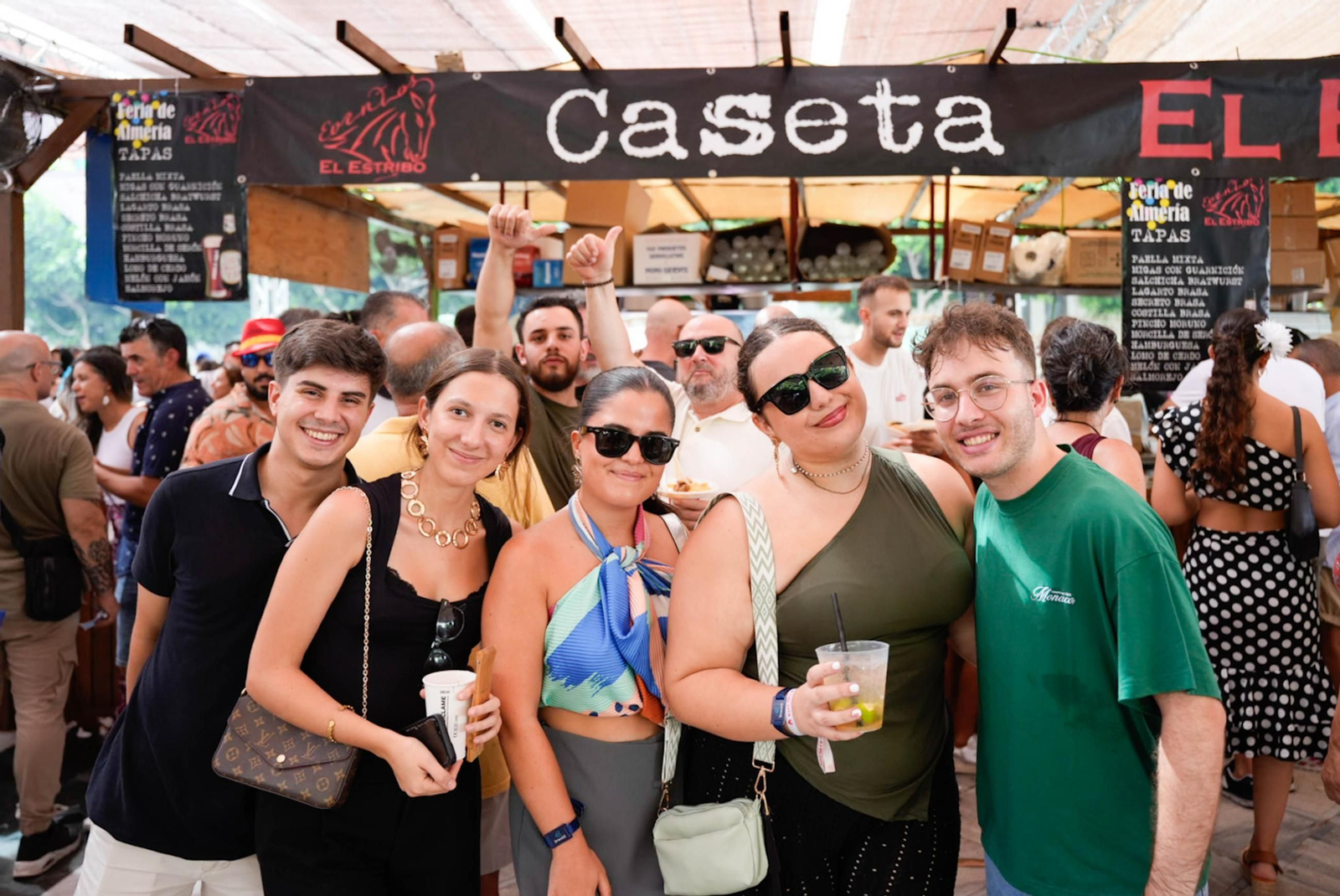 Los almerienses disfrutan del martes en la Feria del Mediodía