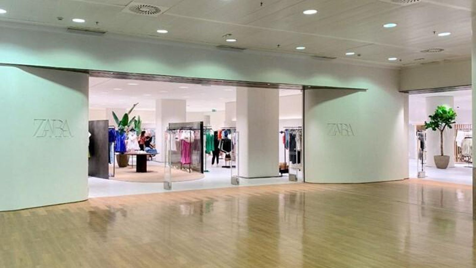 Zara en el centro comercial Nervión Plaza.