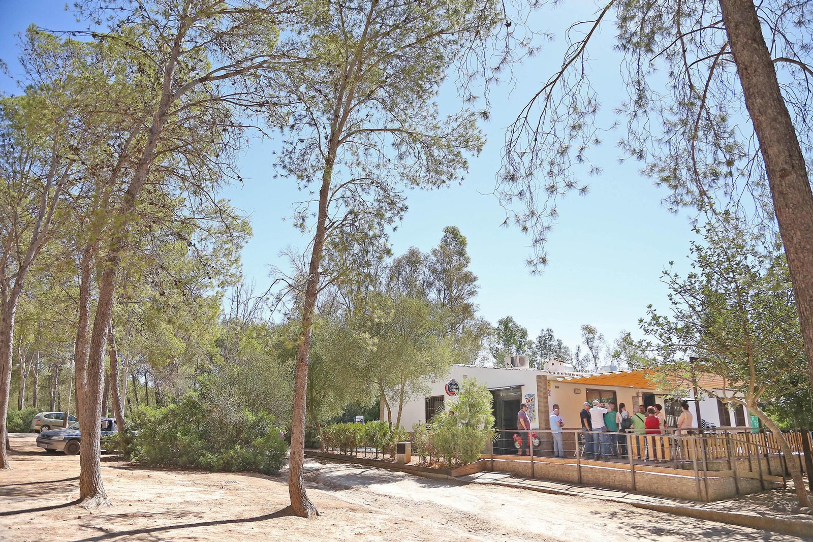 Panorámica del parque, con el nuevo establecimiento al fondo. Panorámica del parque, con el nuevo establecimiento al fondo.