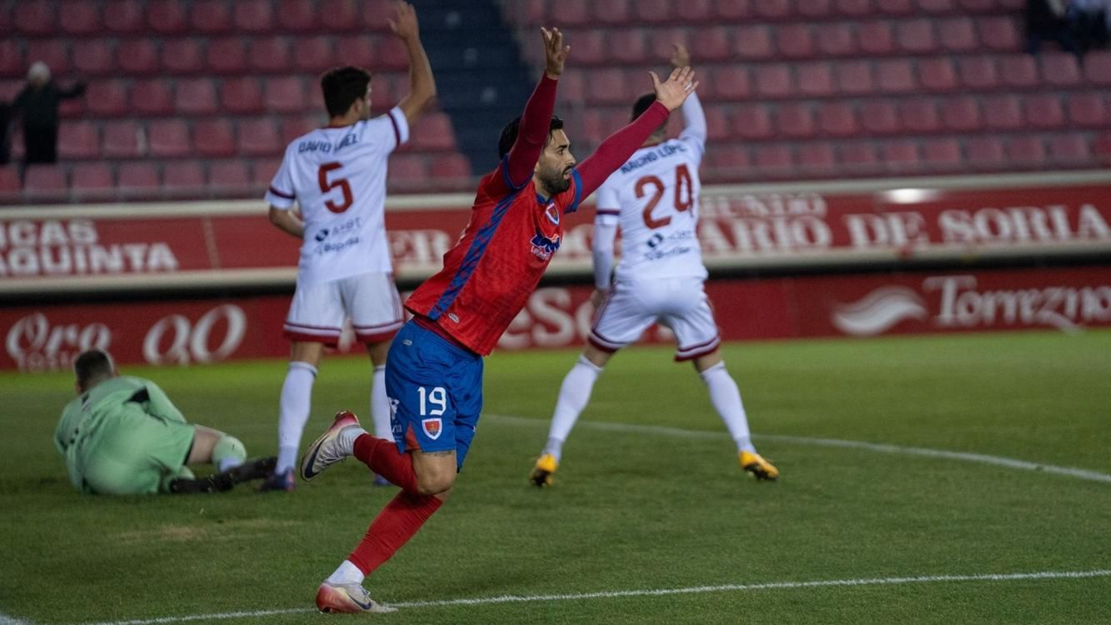 Dani García celebra uno de sus dos tantos del pasado fin de semana ante el Langreo.