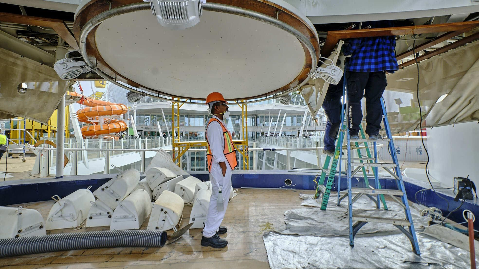 Obras en el buque 'Oasis of the Seas' Obras en el buque 'Oasis of the Seas'