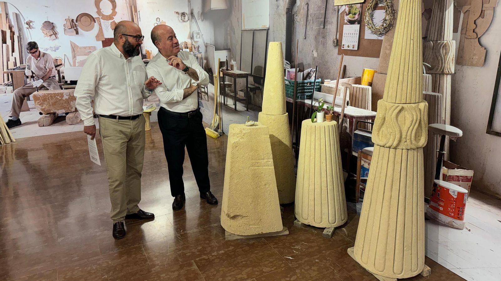 El delegado de Cultura y el alcalde de Antequera visitaron la exposición.