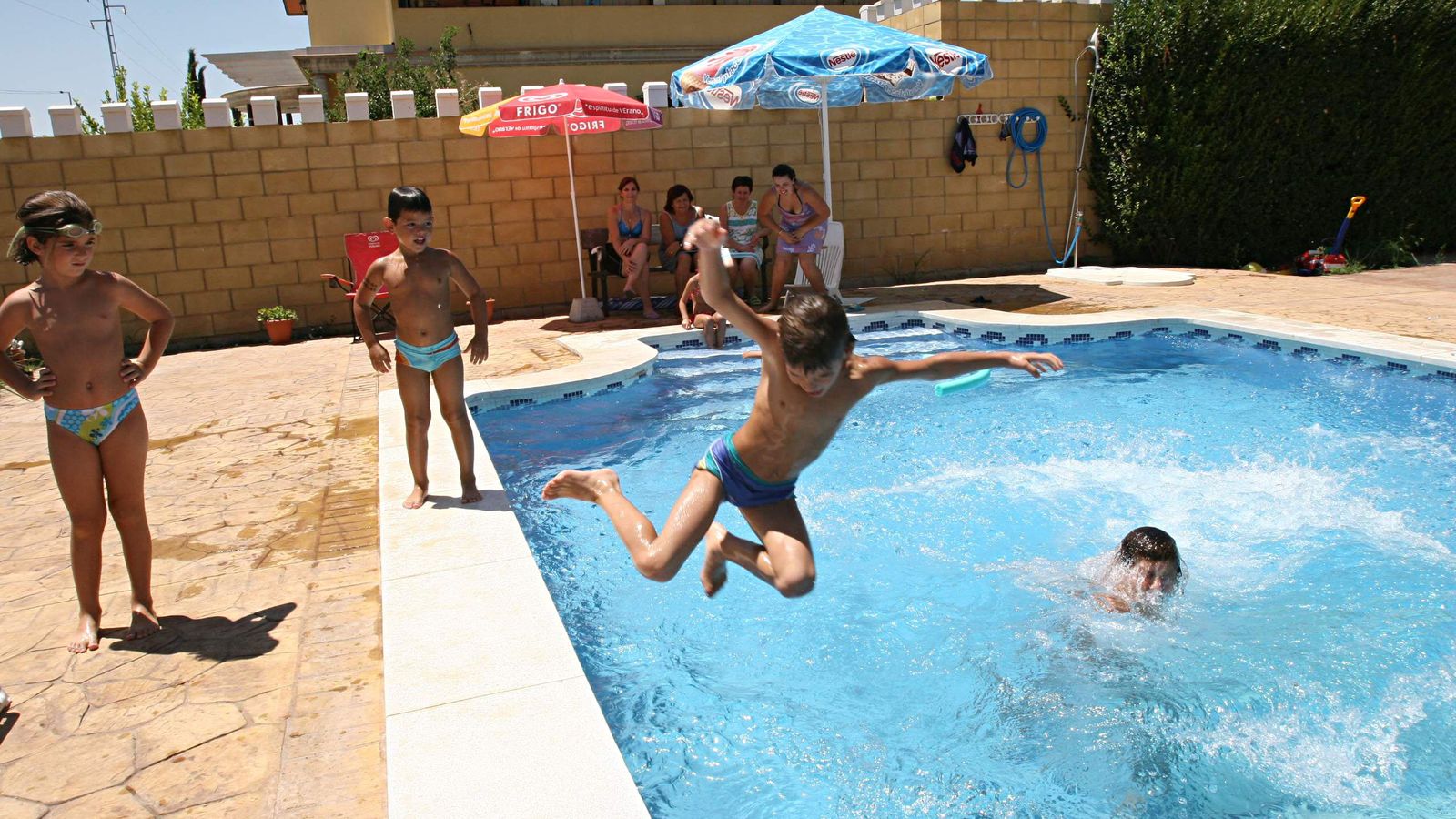 Piscinas particulares por horas.