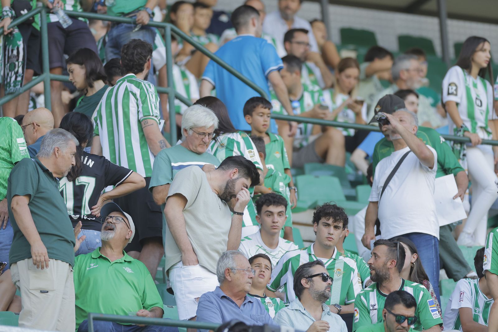 Búscate en la fotos del Betis-Sparta