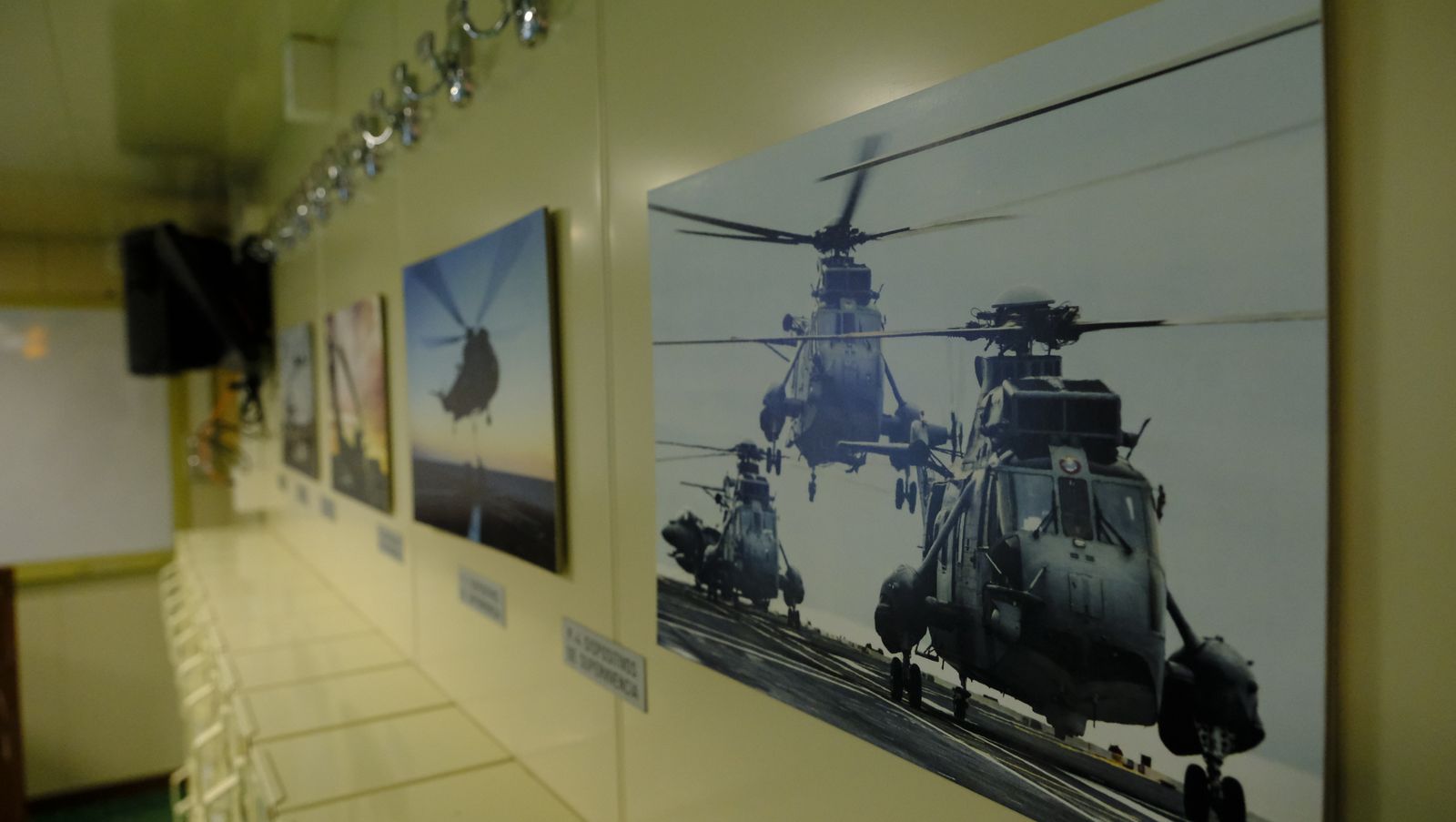 Fotogalería de la visita al portaaviones Juan Carlos I. Puerto de Almería.