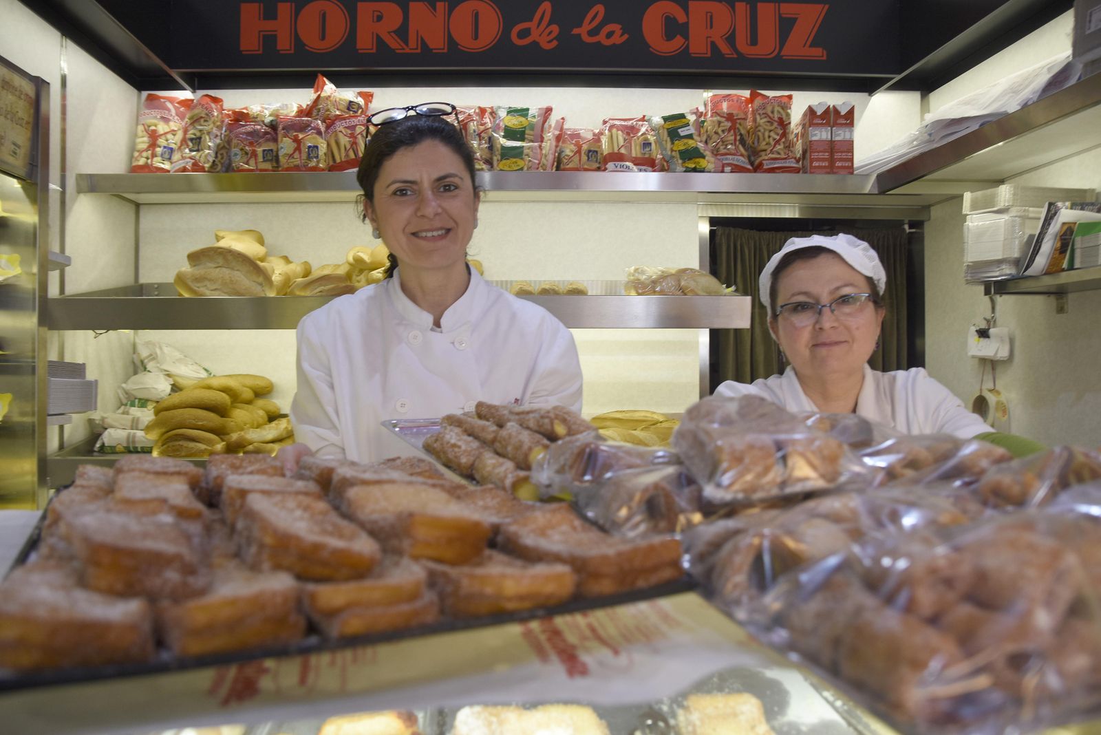 Expositores en el Horno de la Cruz, en la plaza de San Miguel.