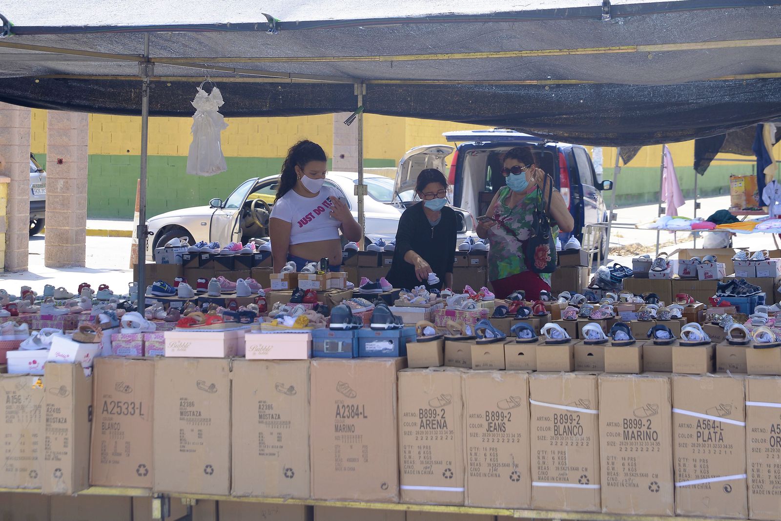 Fotos del primer dia del mercadillo de La Linea